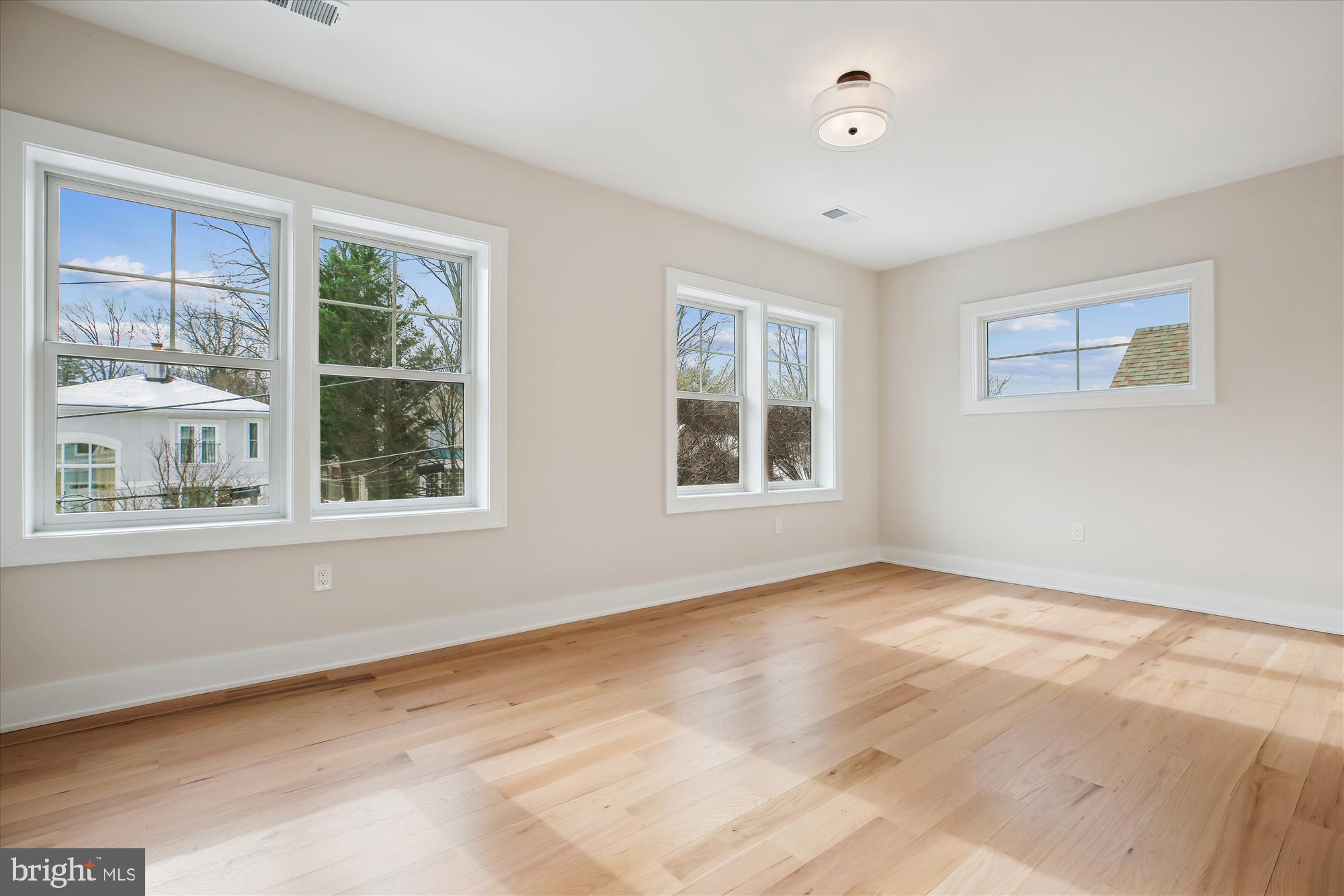 KENSINGTON HEIGHTS - Residential