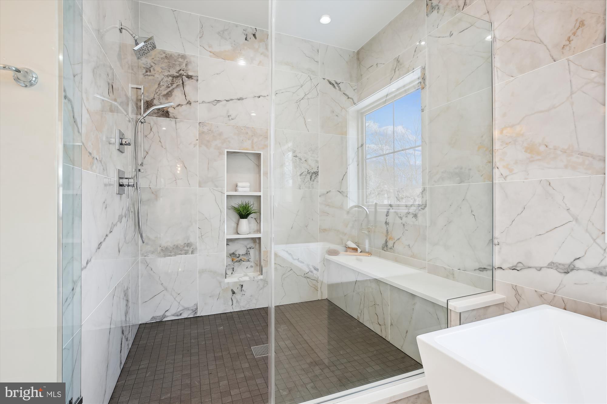 KENSINGTON HEIGHTS - Residential