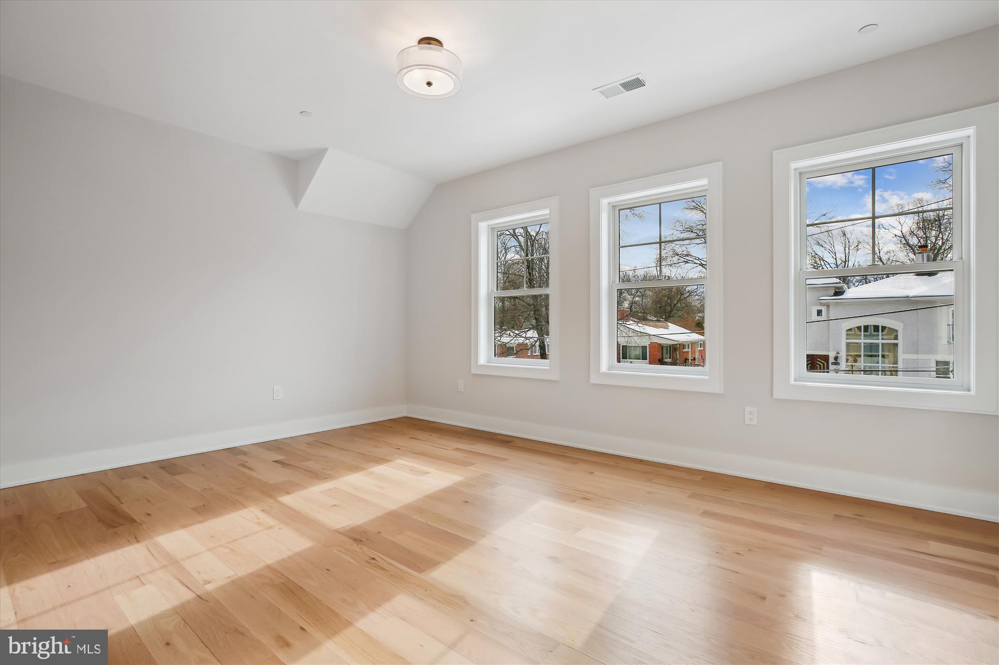 KENSINGTON HEIGHTS - Residential