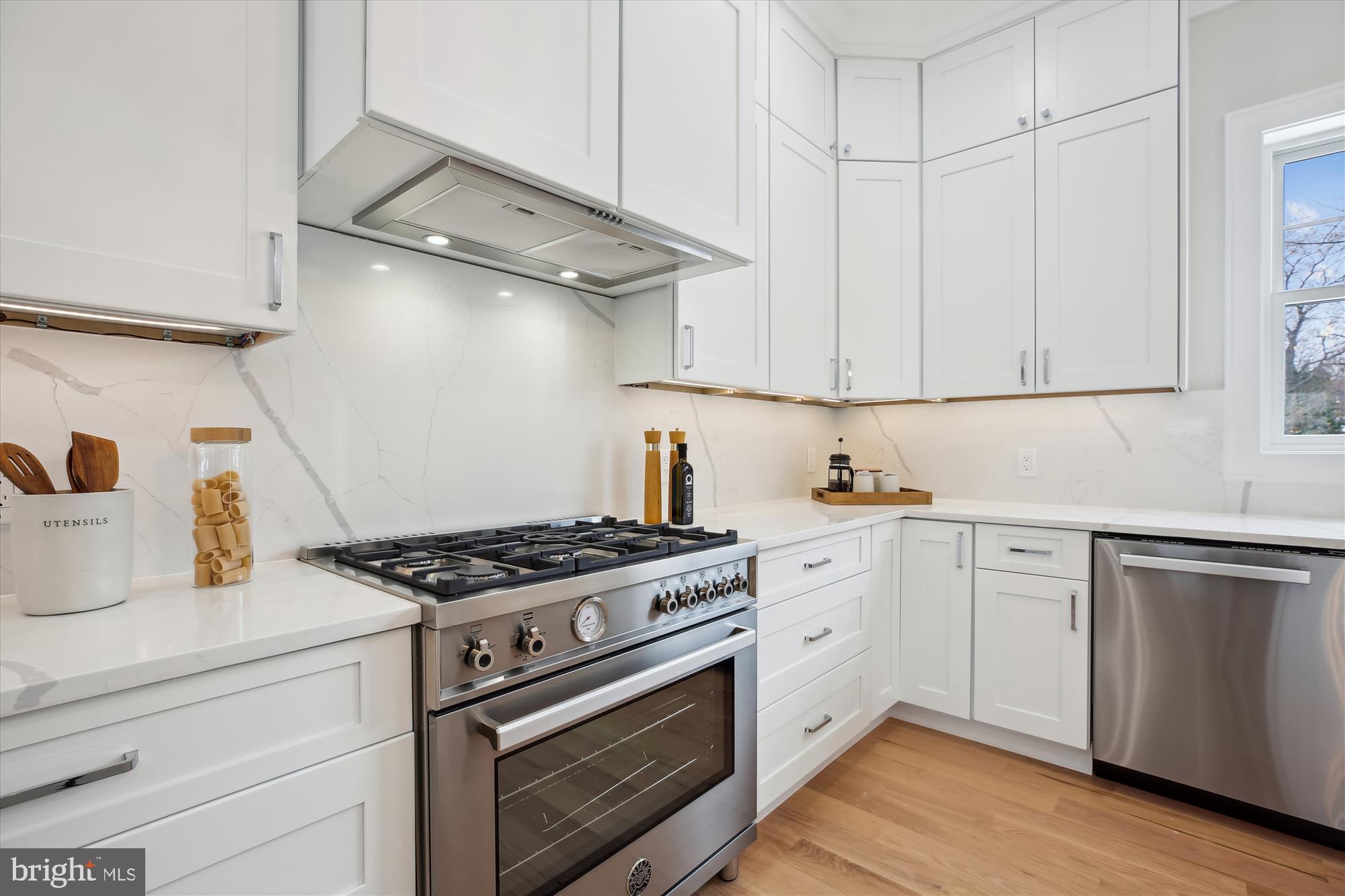 KENSINGTON HEIGHTS - Residential