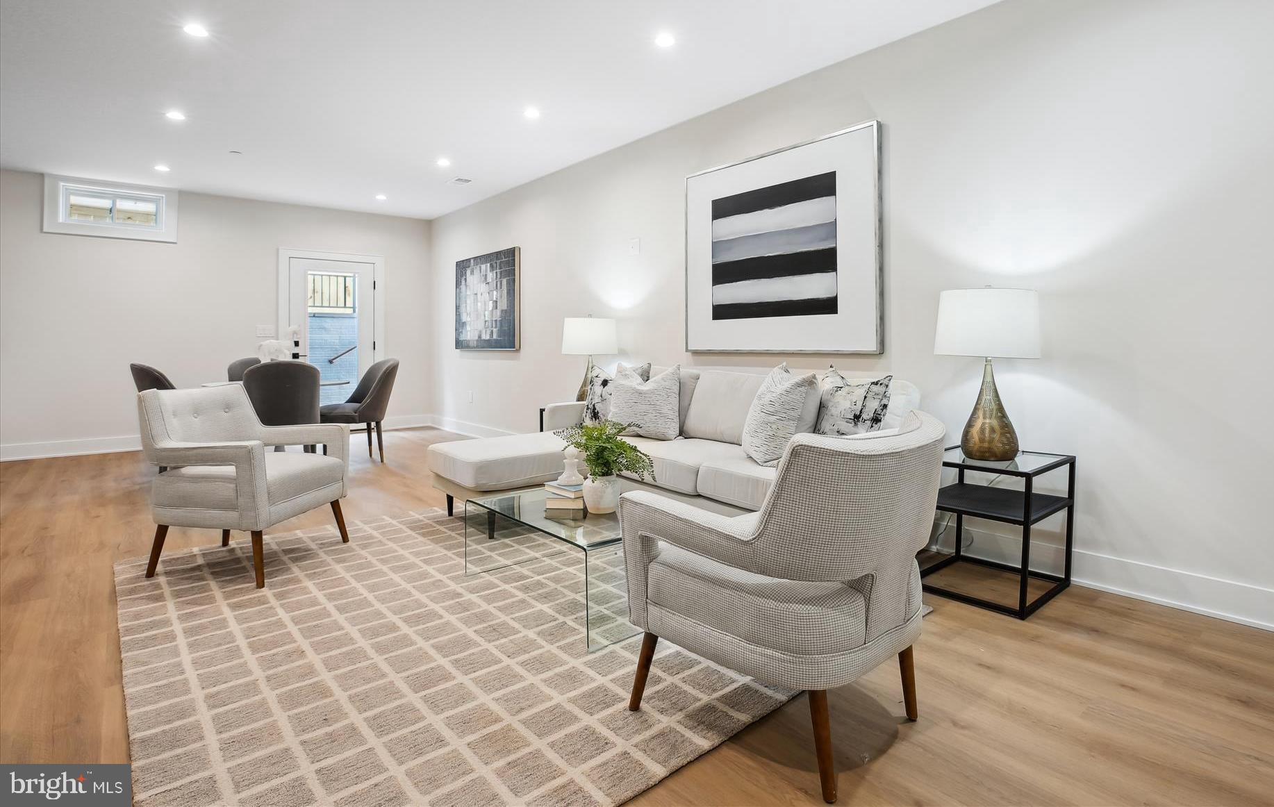KENSINGTON HEIGHTS - Residential