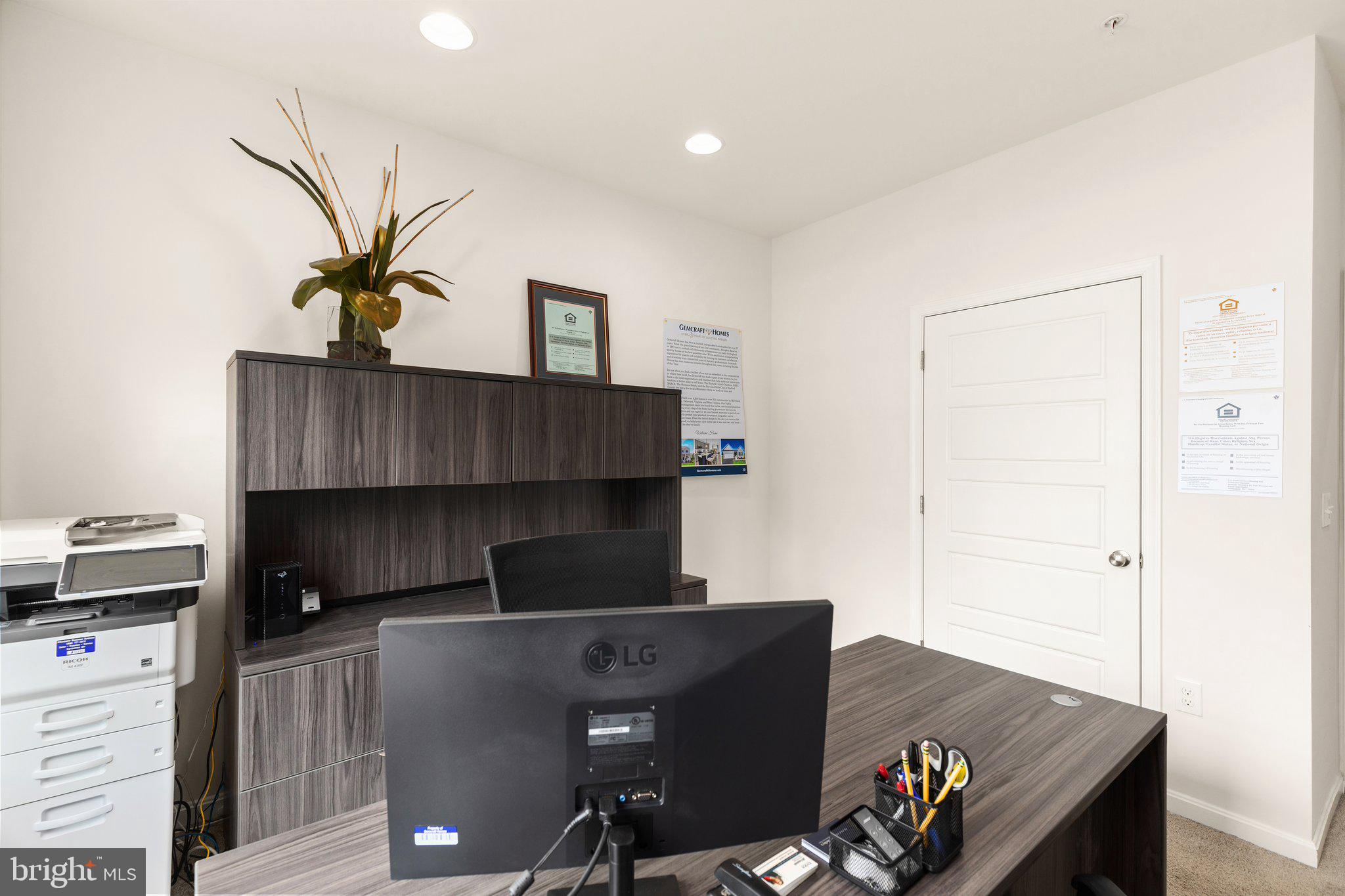 CAPTAIN'S COVE - Residential