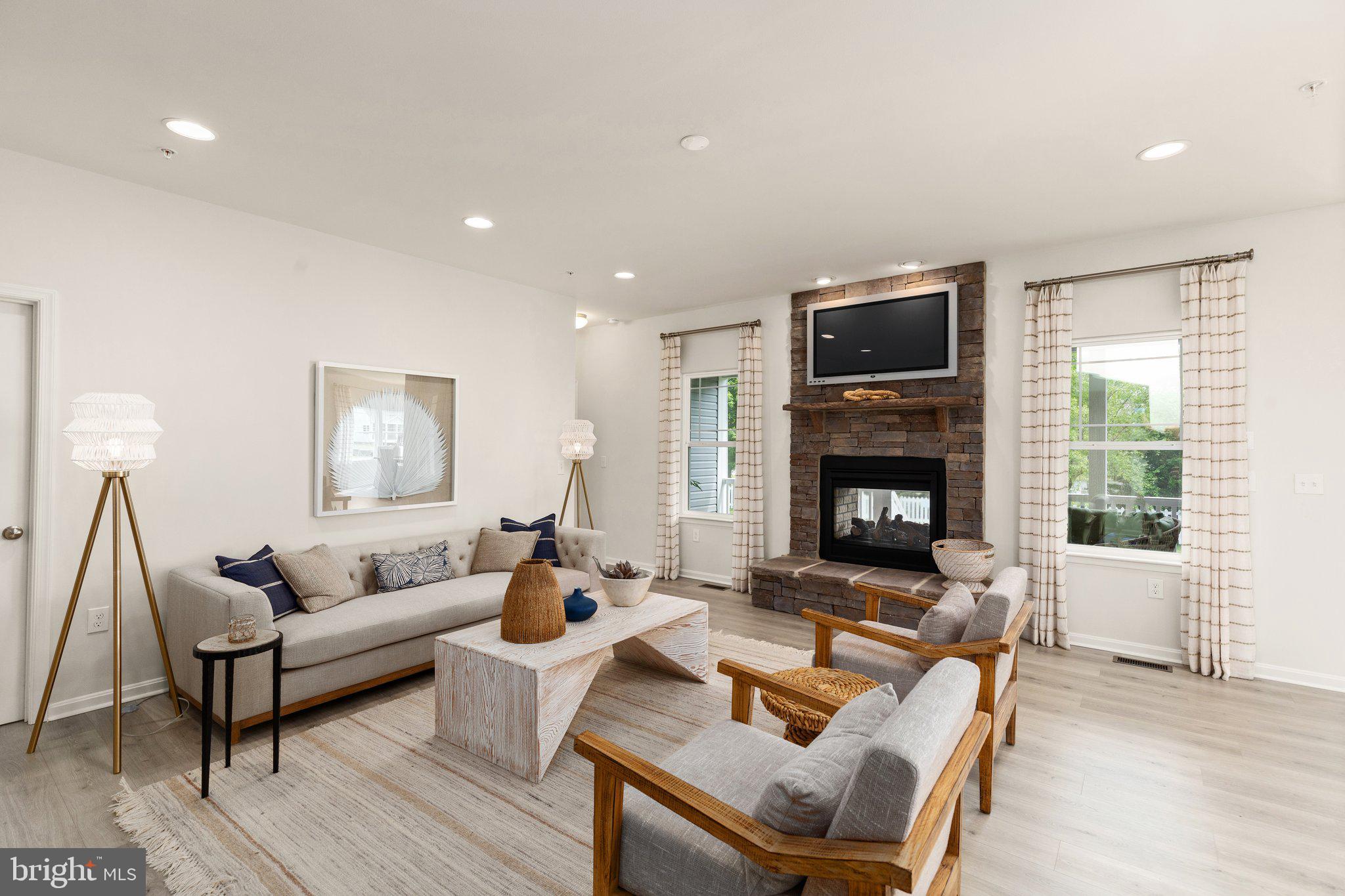 CAPTAIN'S COVE - Residential