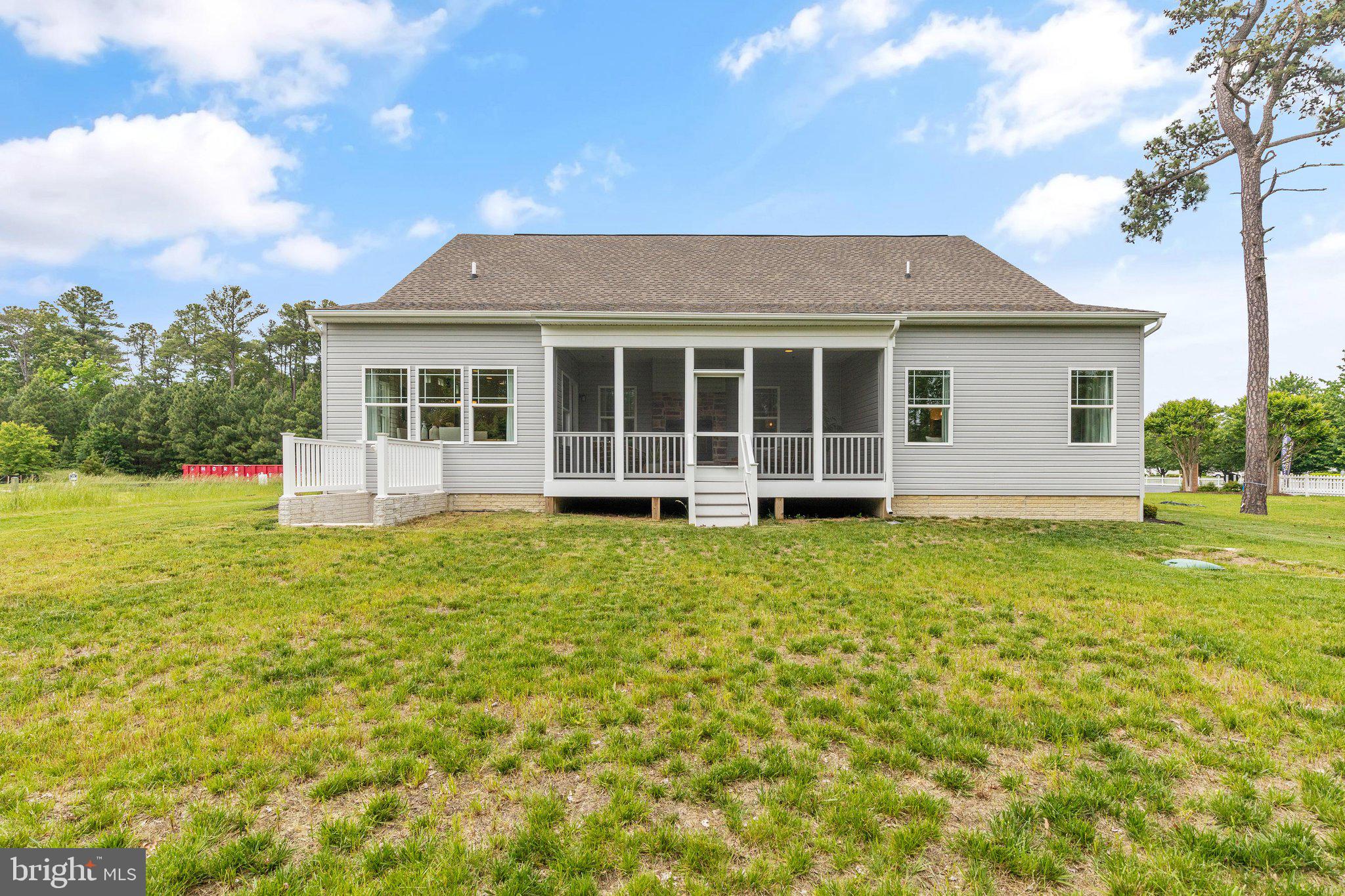 CAPTAIN'S COVE - Residential