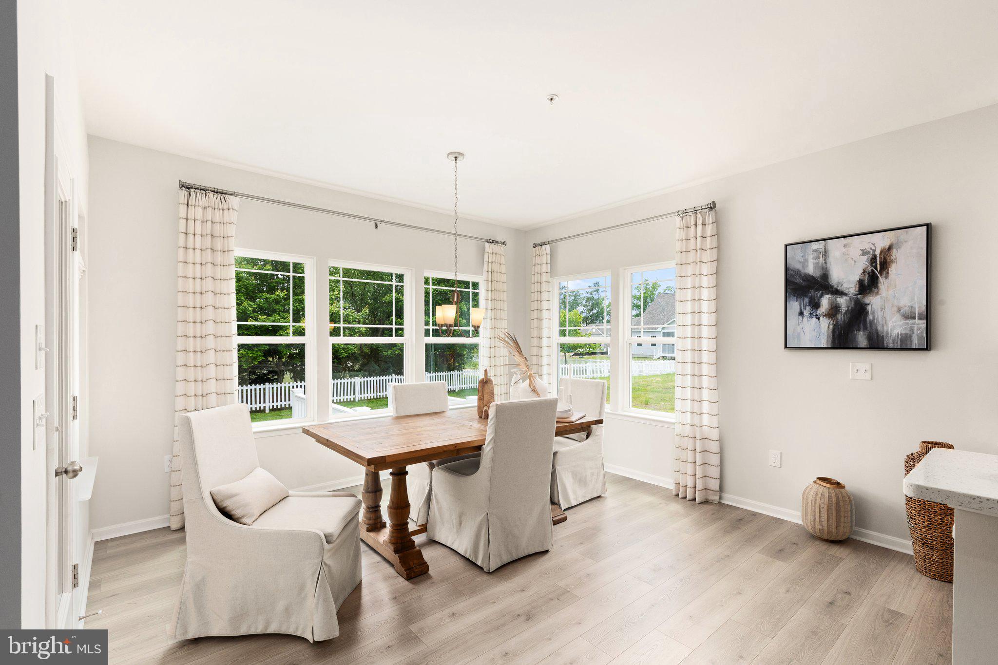 CAPTAIN'S COVE - Residential