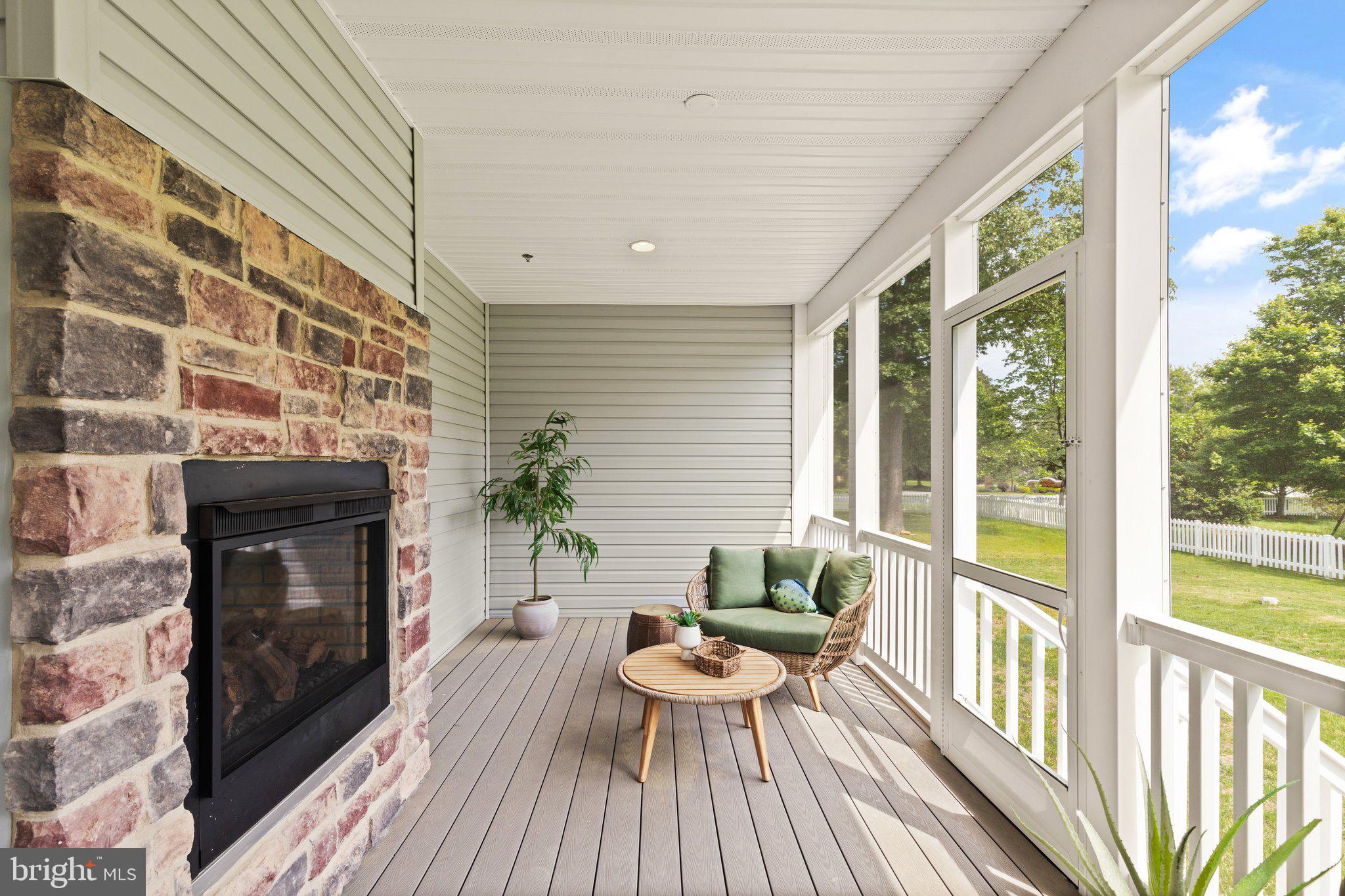 CAPTAIN'S COVE - Residential