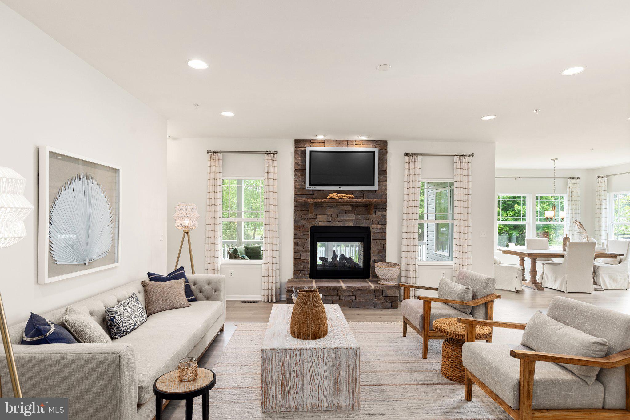 CAPTAIN'S COVE - Residential