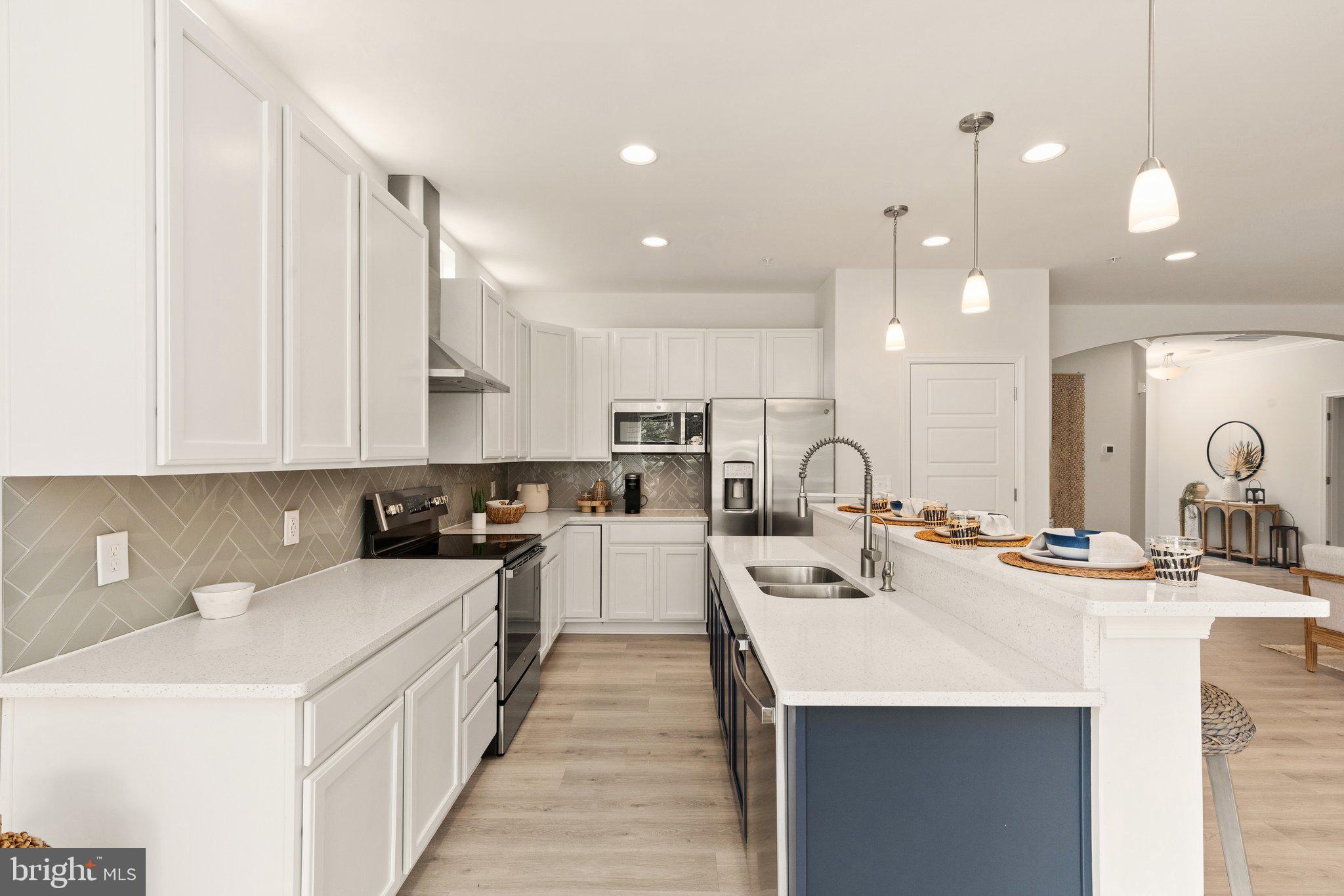 CAPTAIN'S COVE - Residential