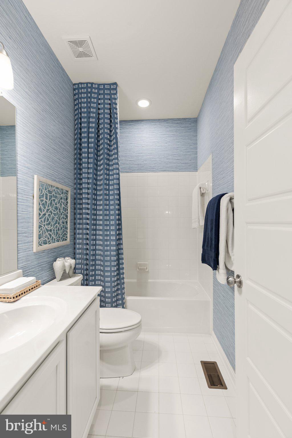 CAPTAIN'S COVE - Residential