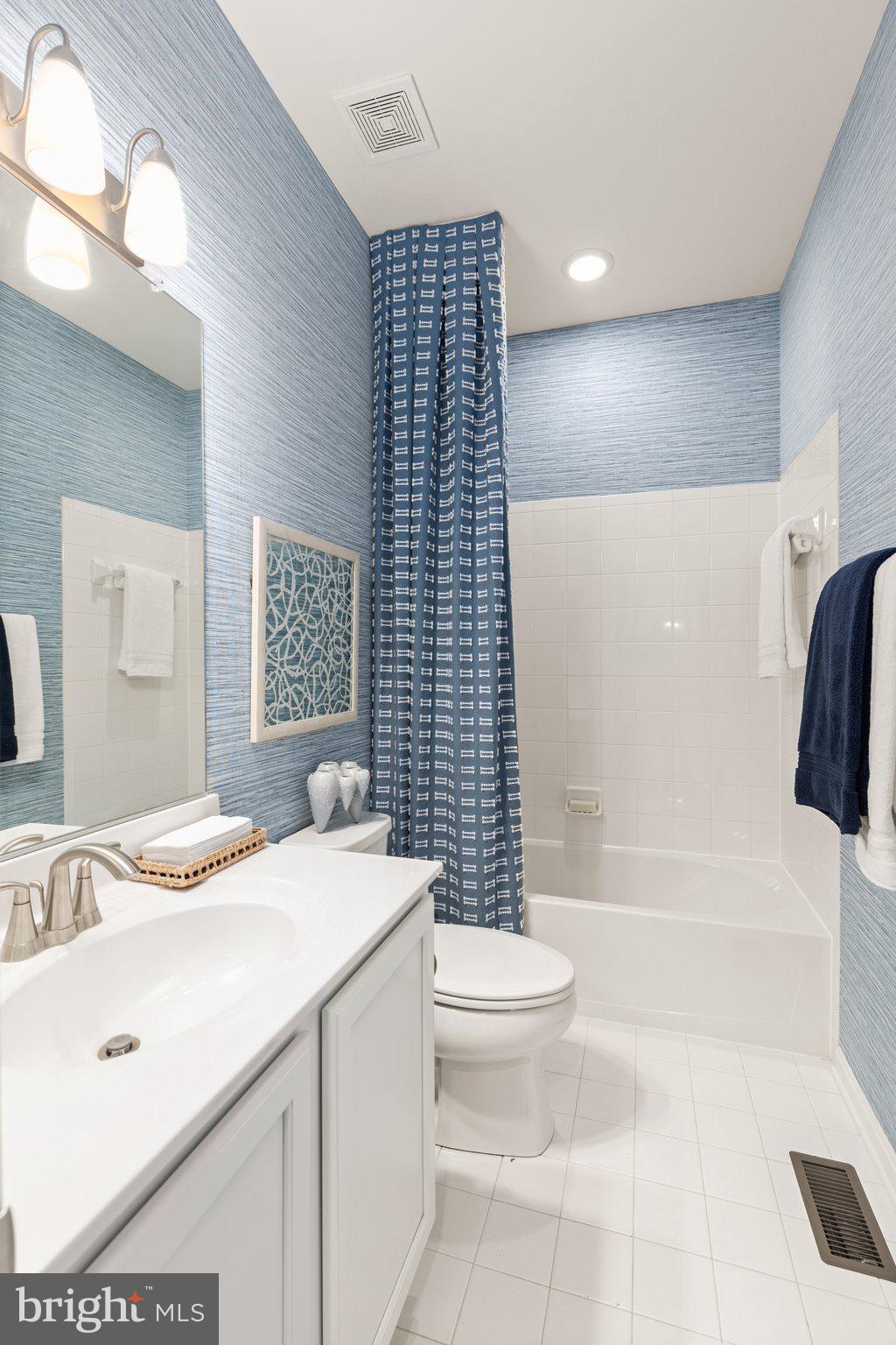 CAPTAIN'S COVE - Residential