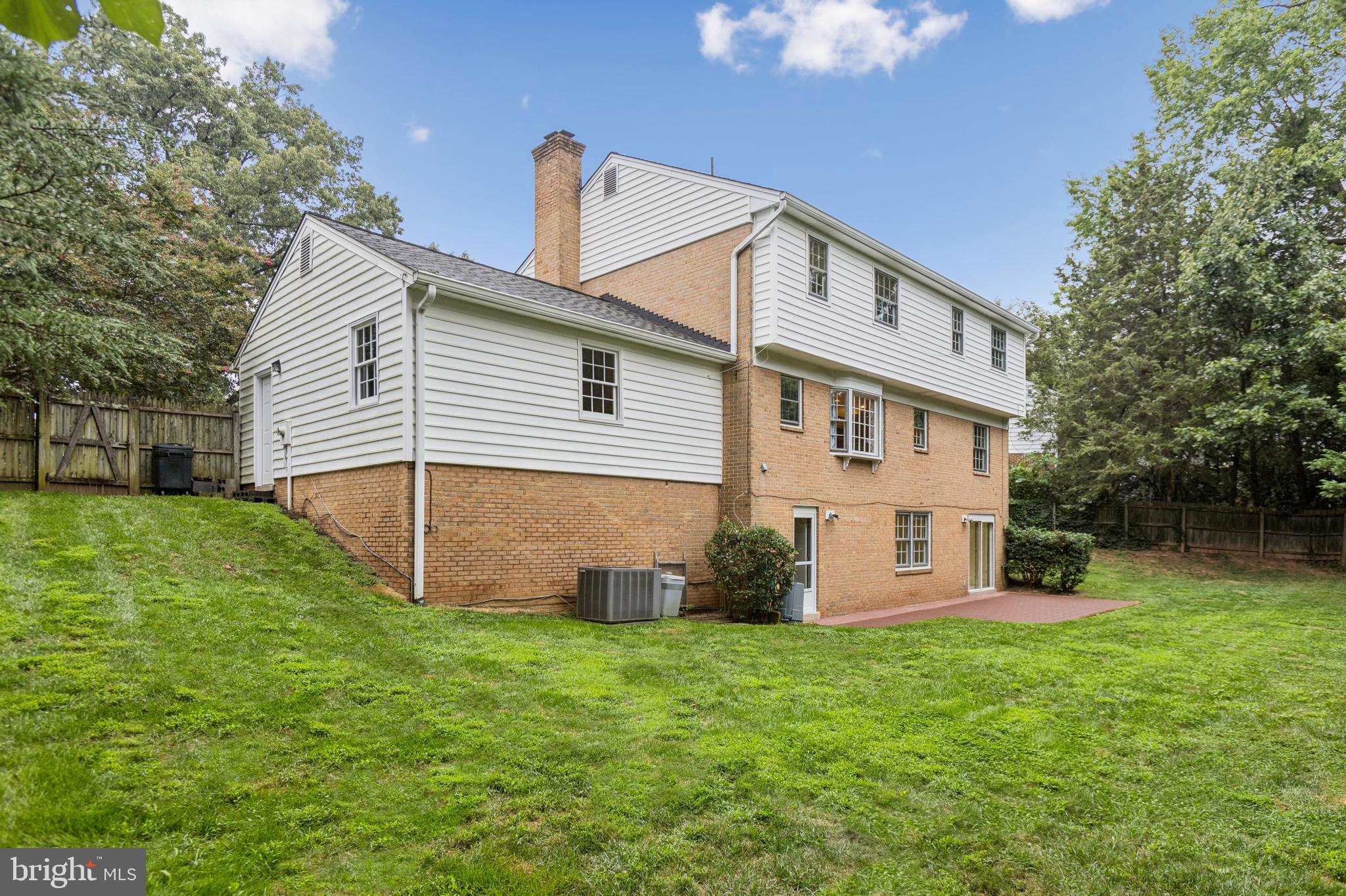 COUNTRY CLUB HILLS - Residential