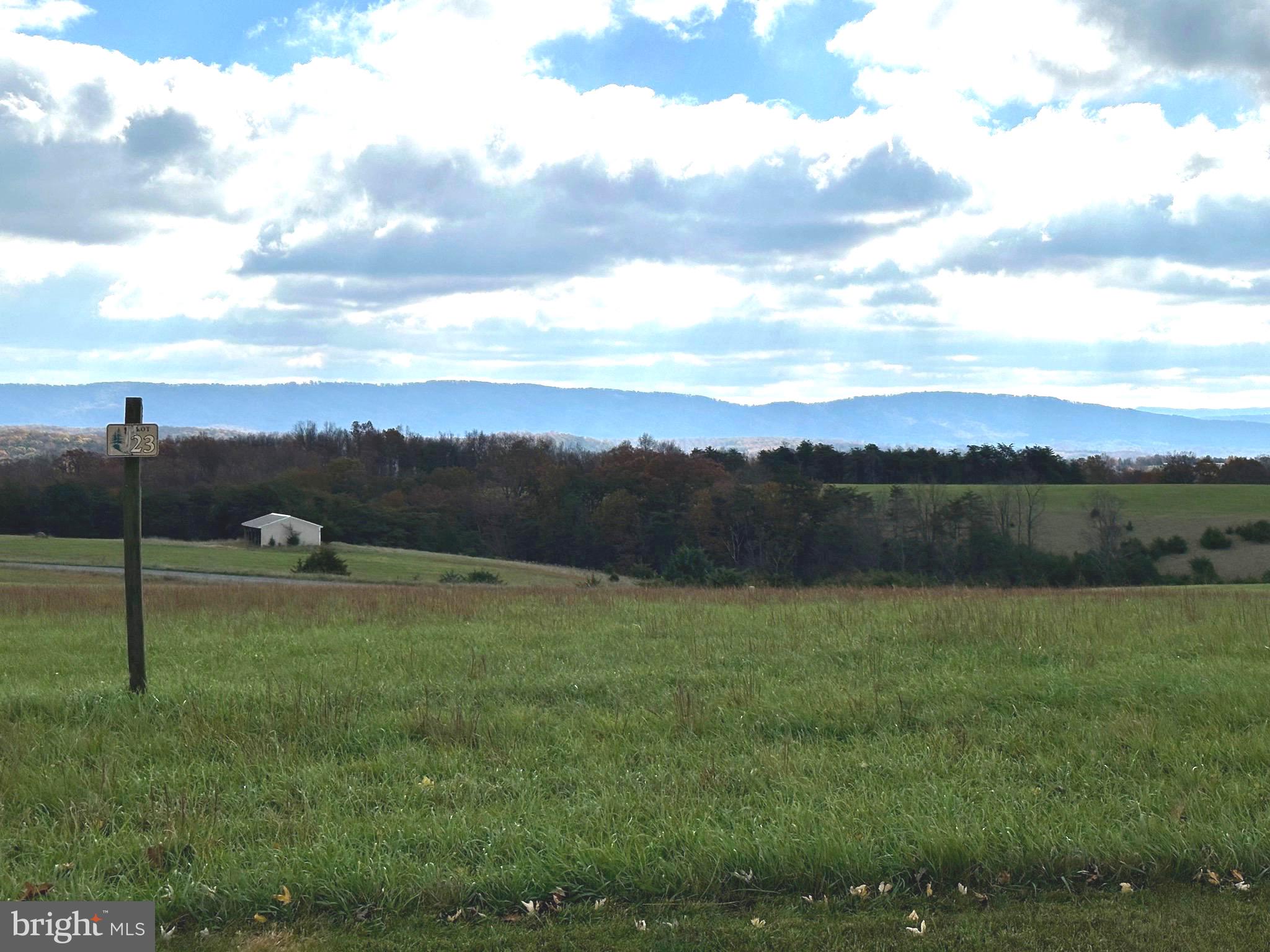 CEDAR LAKE - Land