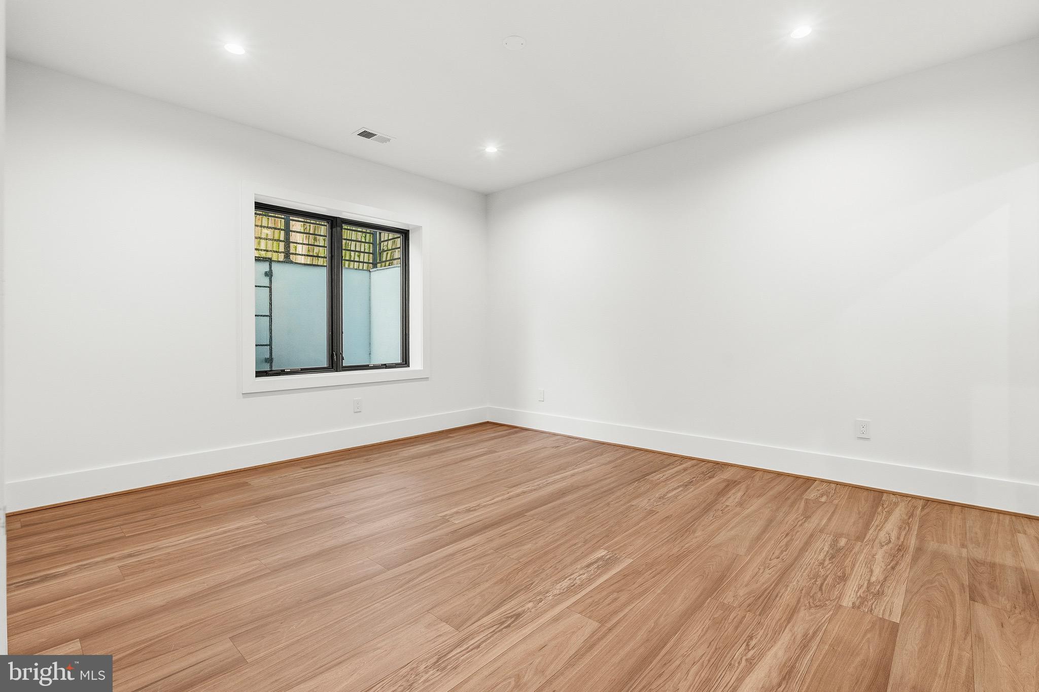 ADDISON HEIGHTS - Residential