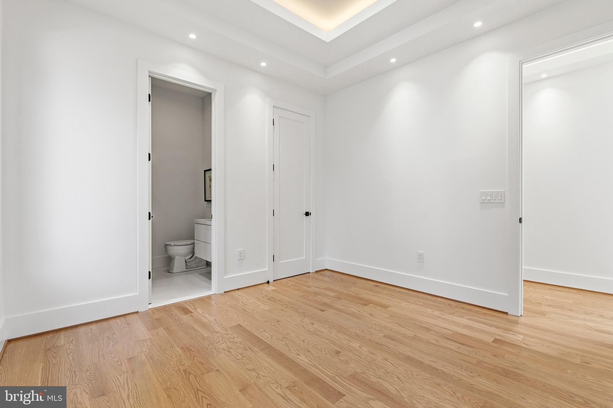 ADDISON HEIGHTS - Residential