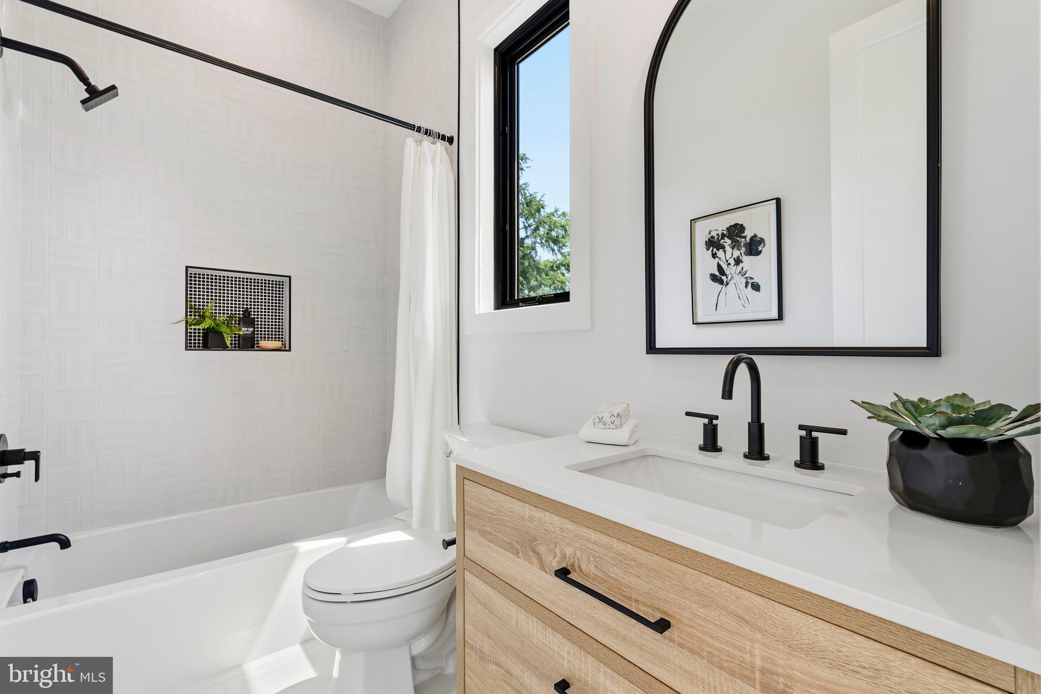 ADDISON HEIGHTS - Residential