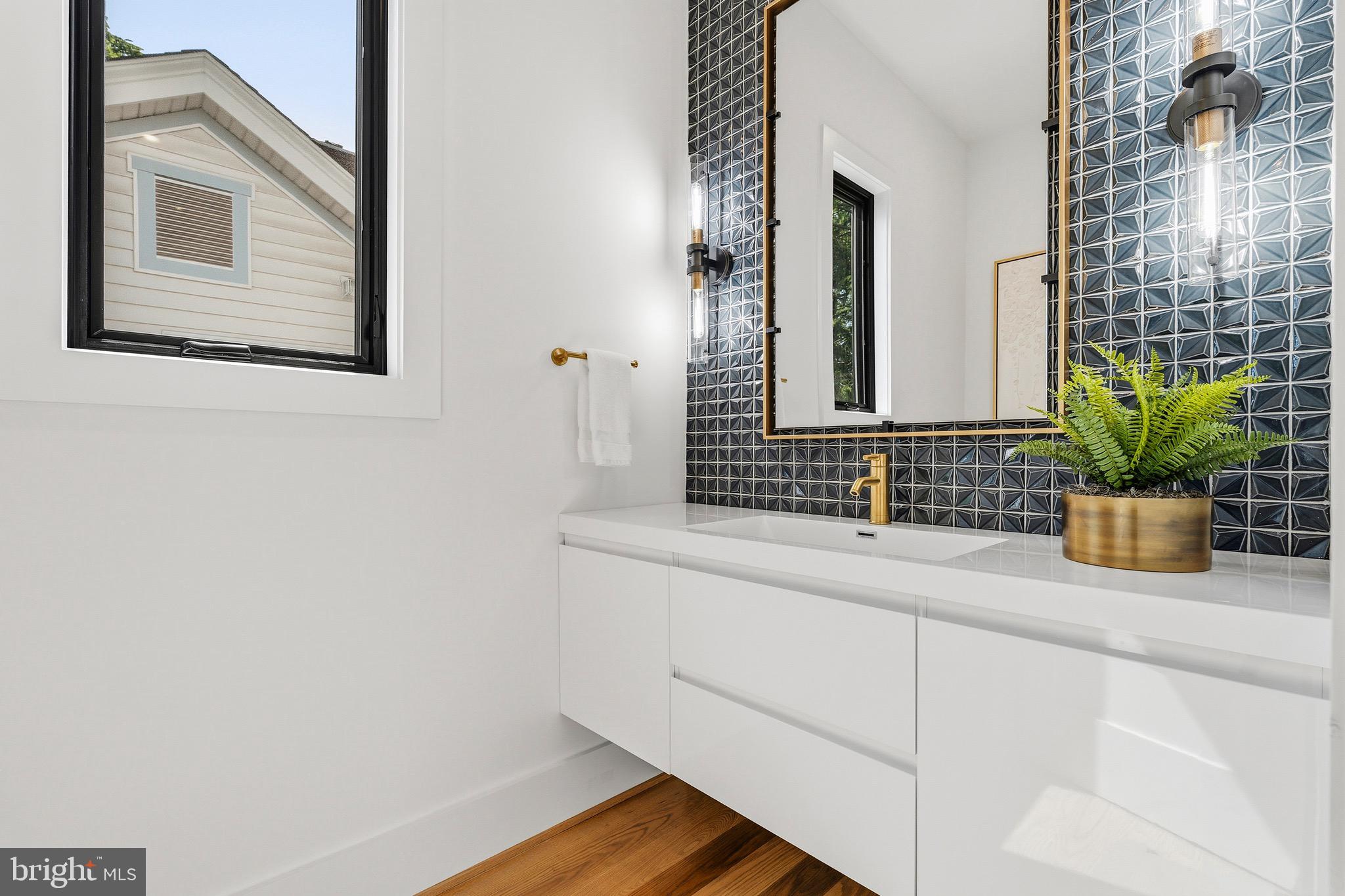 ADDISON HEIGHTS - Residential