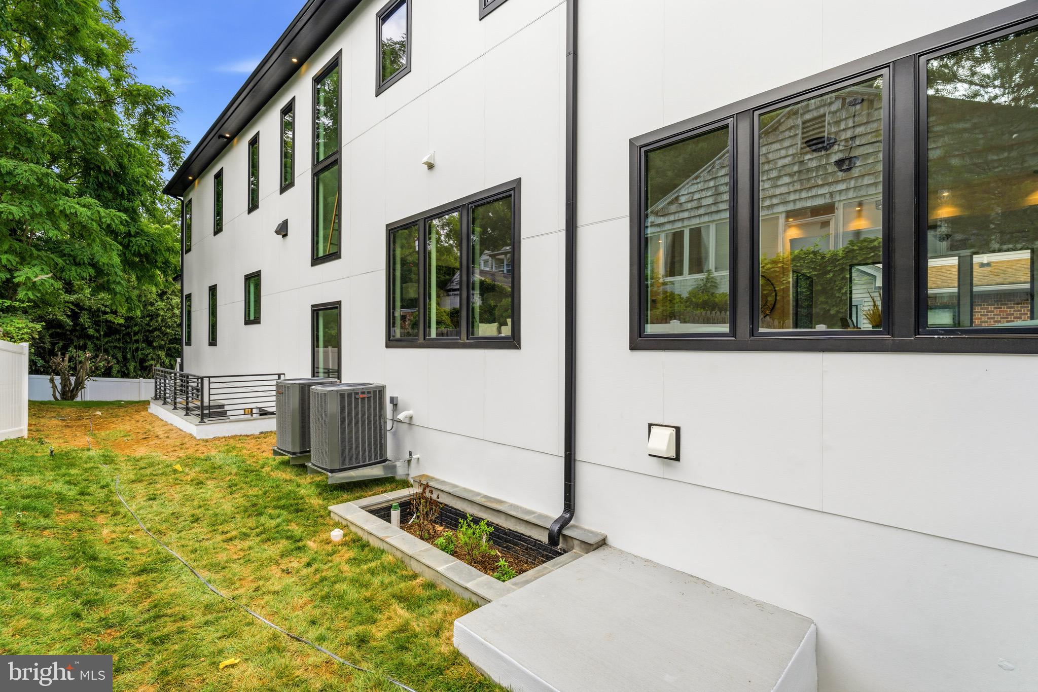 ADDISON HEIGHTS - Residential