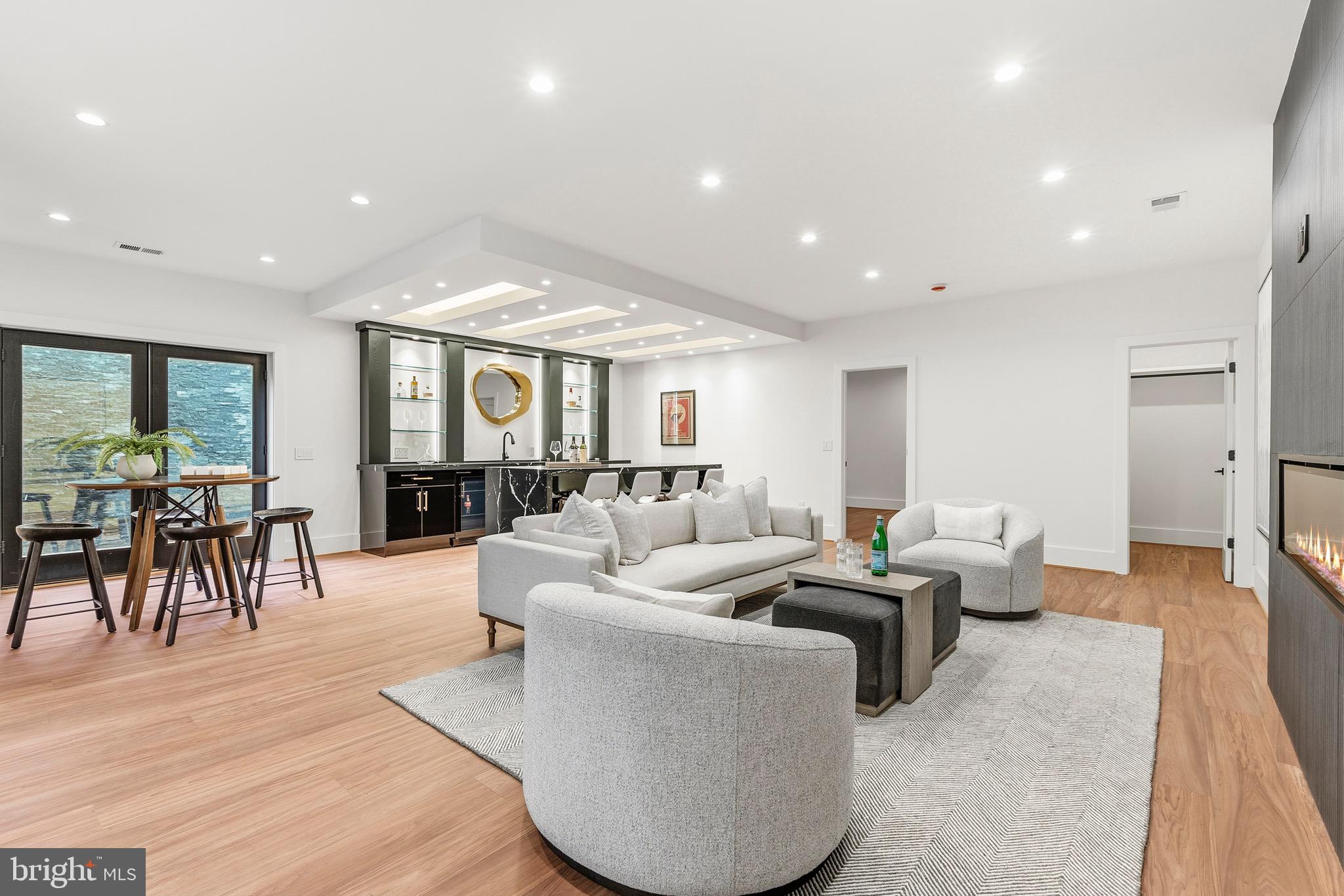 ADDISON HEIGHTS - Residential