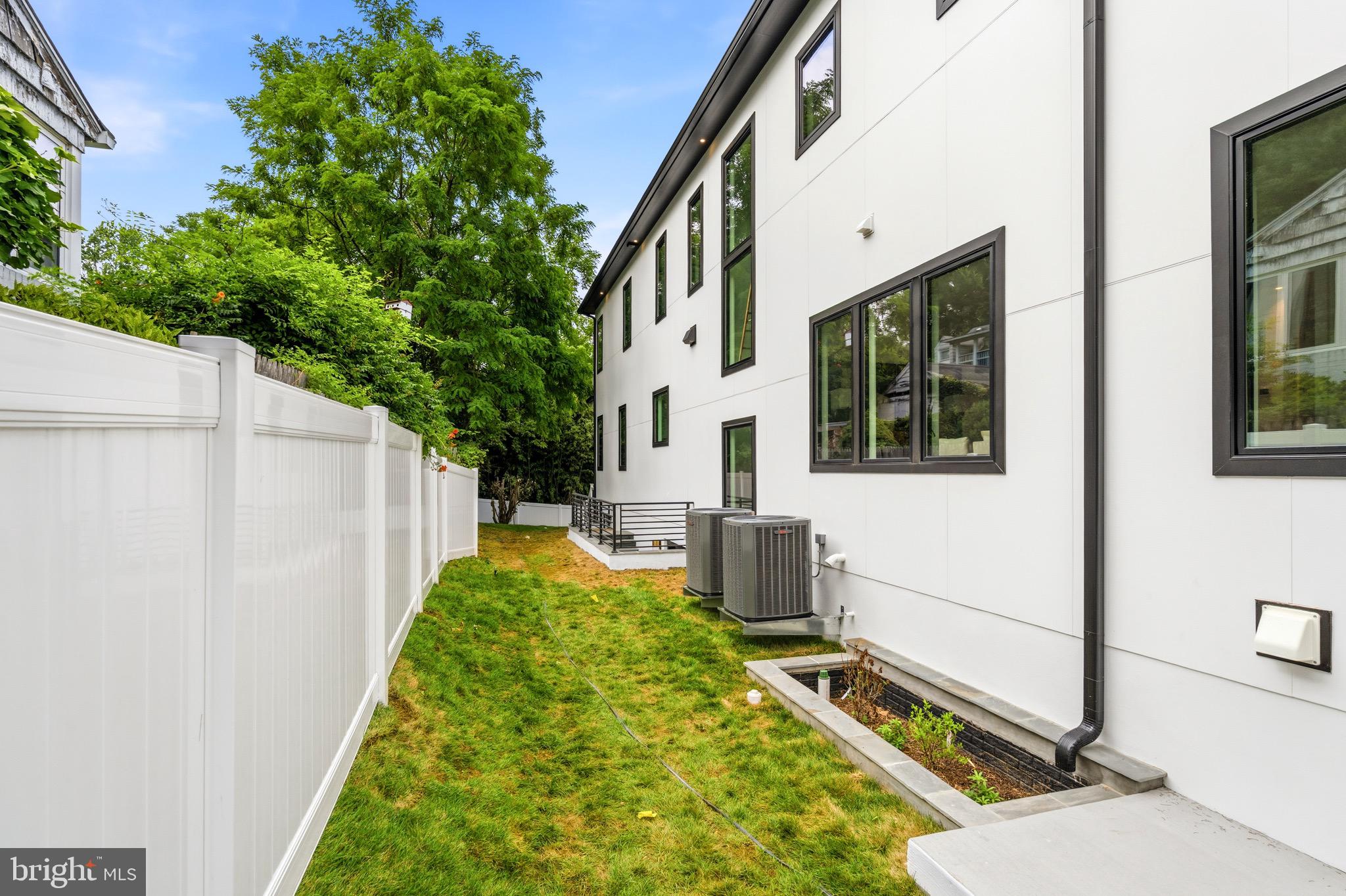 ADDISON HEIGHTS - Residential