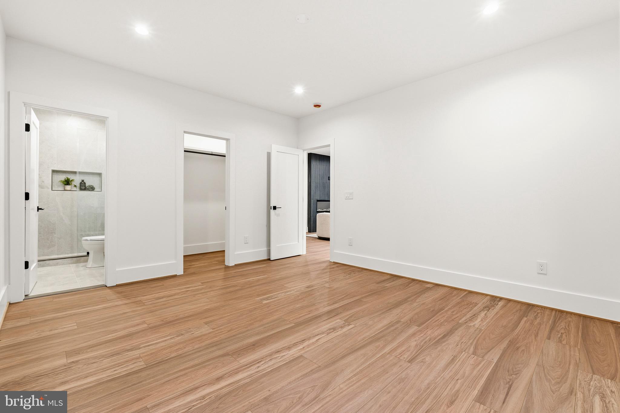ADDISON HEIGHTS - Residential