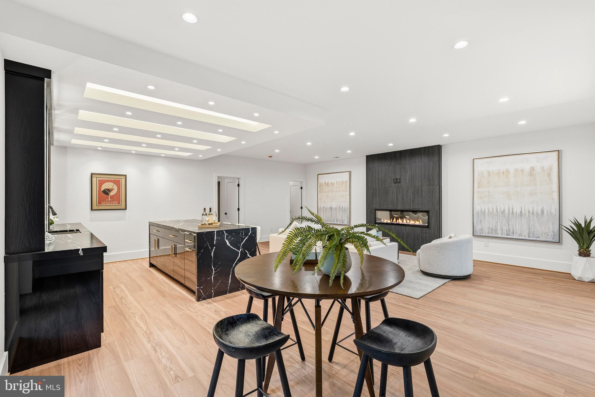 ADDISON HEIGHTS - Residential