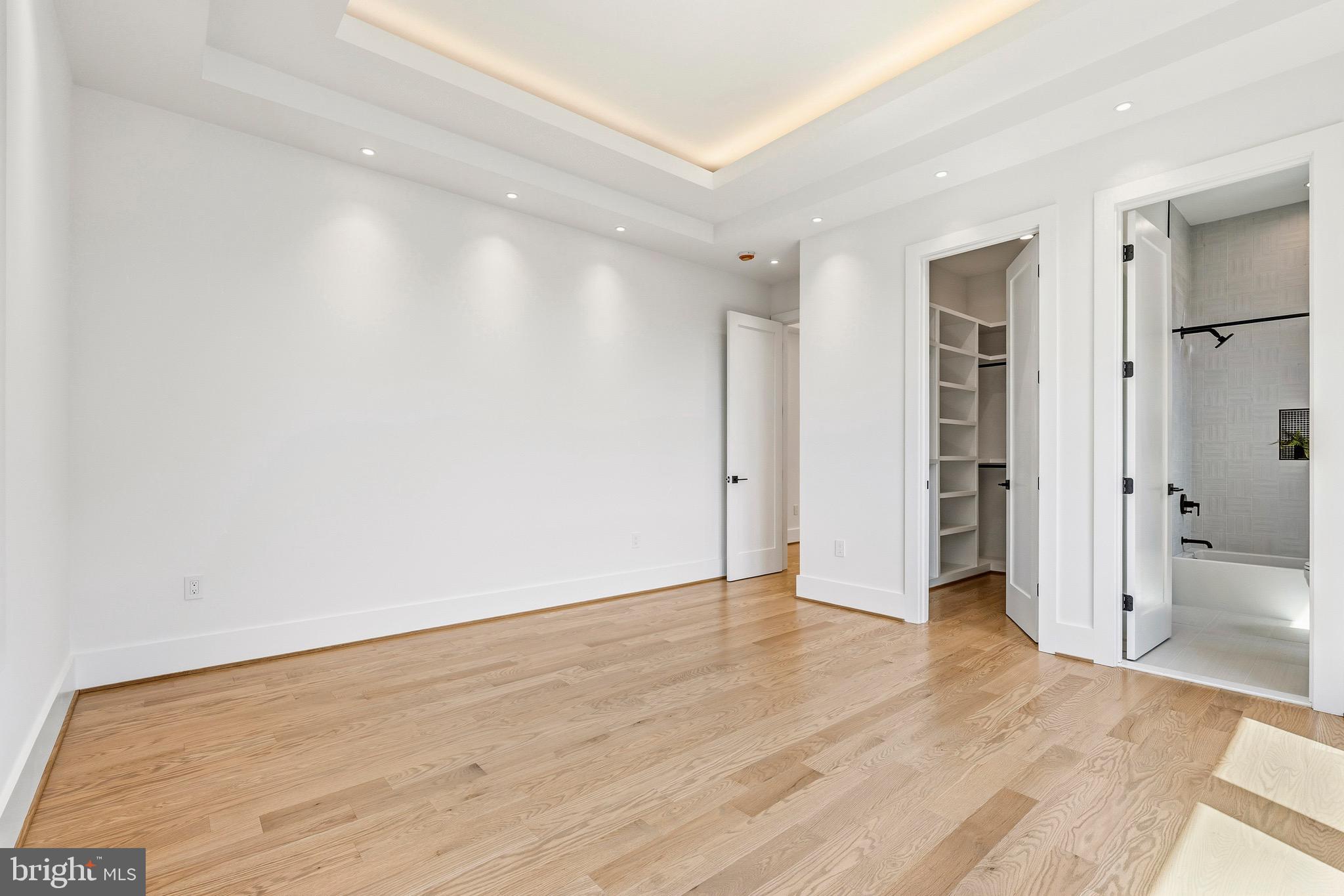 ADDISON HEIGHTS - Residential