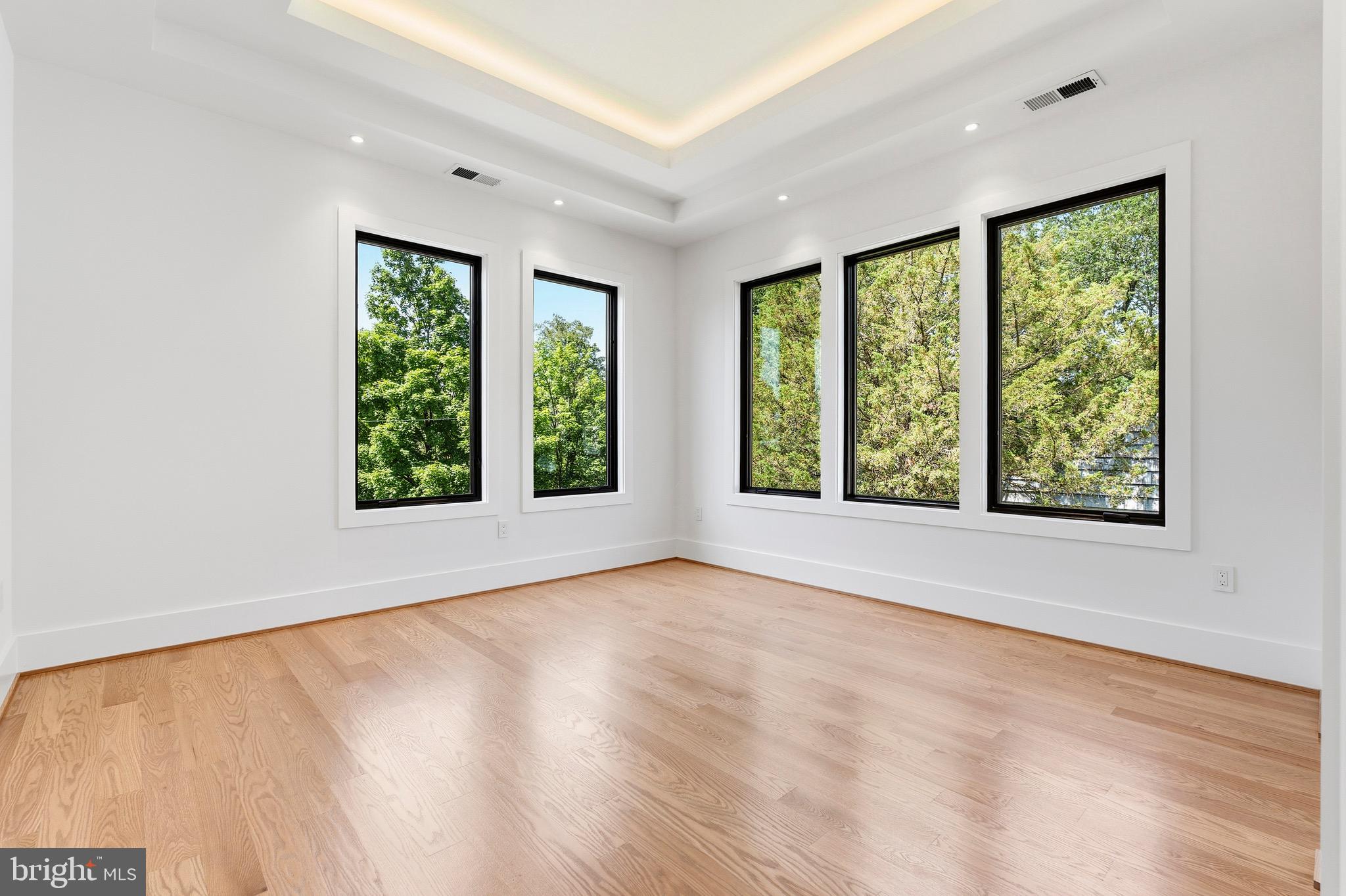ADDISON HEIGHTS - Residential