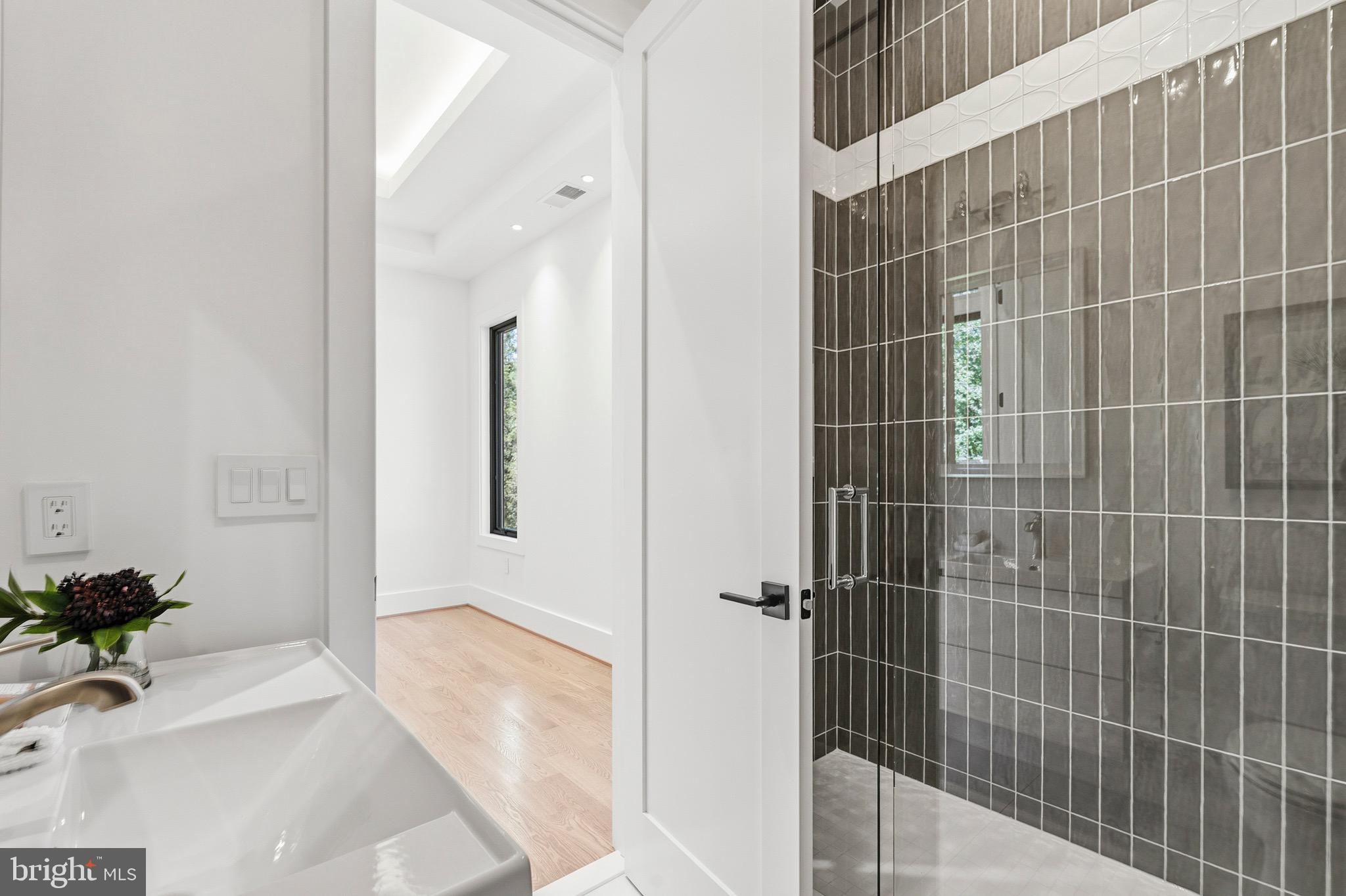 ADDISON HEIGHTS - Residential