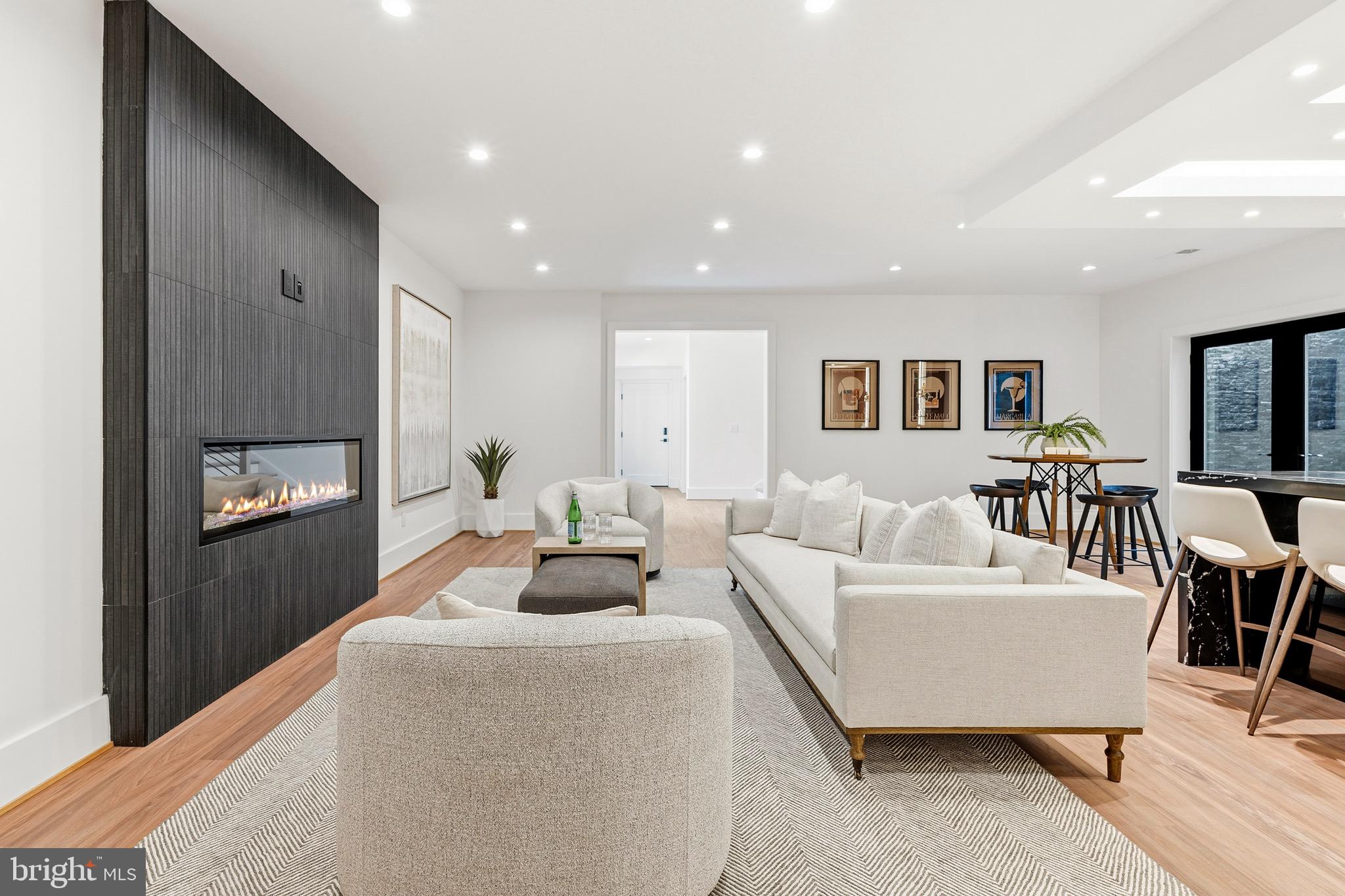 ADDISON HEIGHTS - Residential