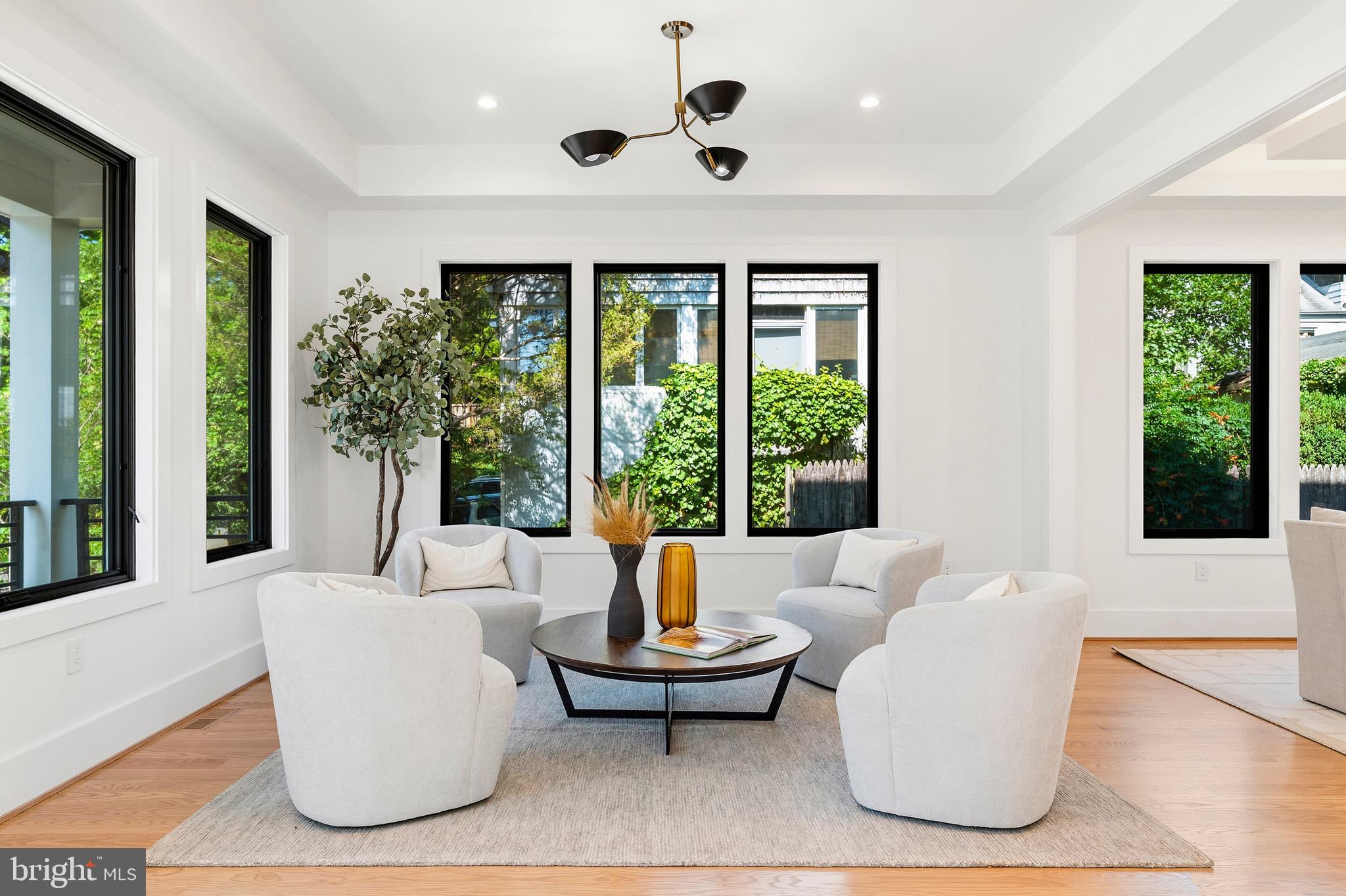 ADDISON HEIGHTS - Residential
