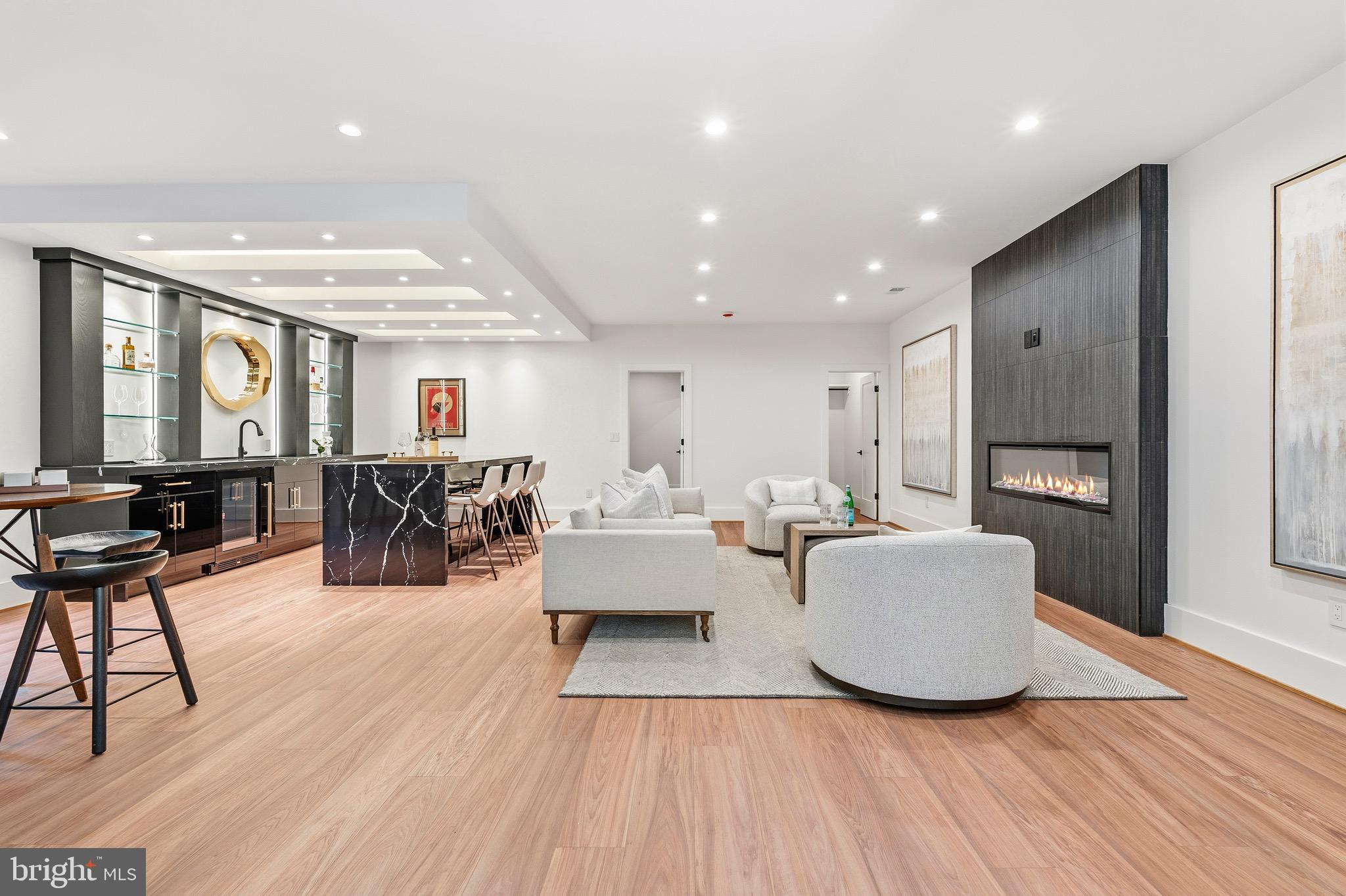 ADDISON HEIGHTS - Residential