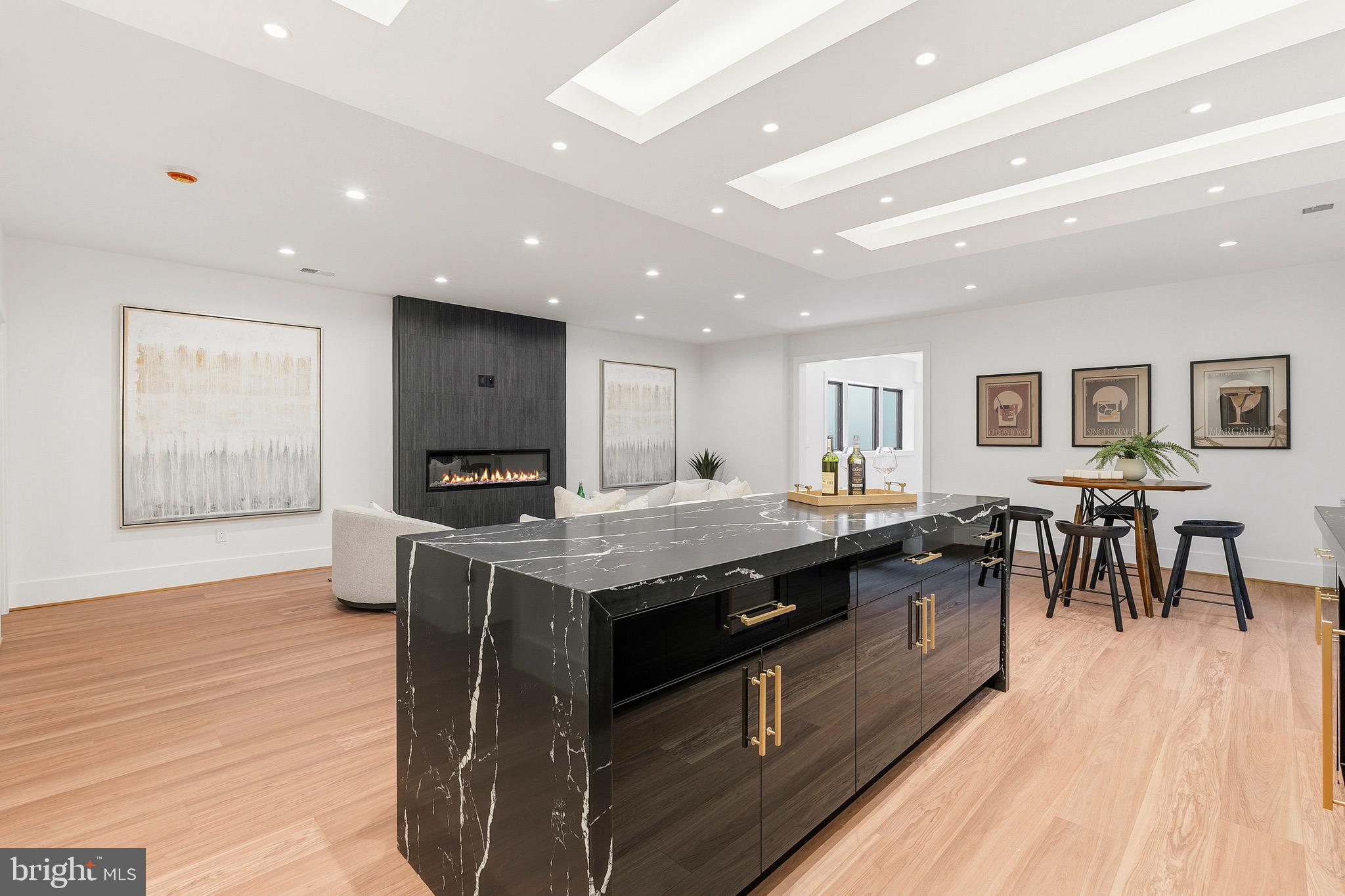 ADDISON HEIGHTS - Residential