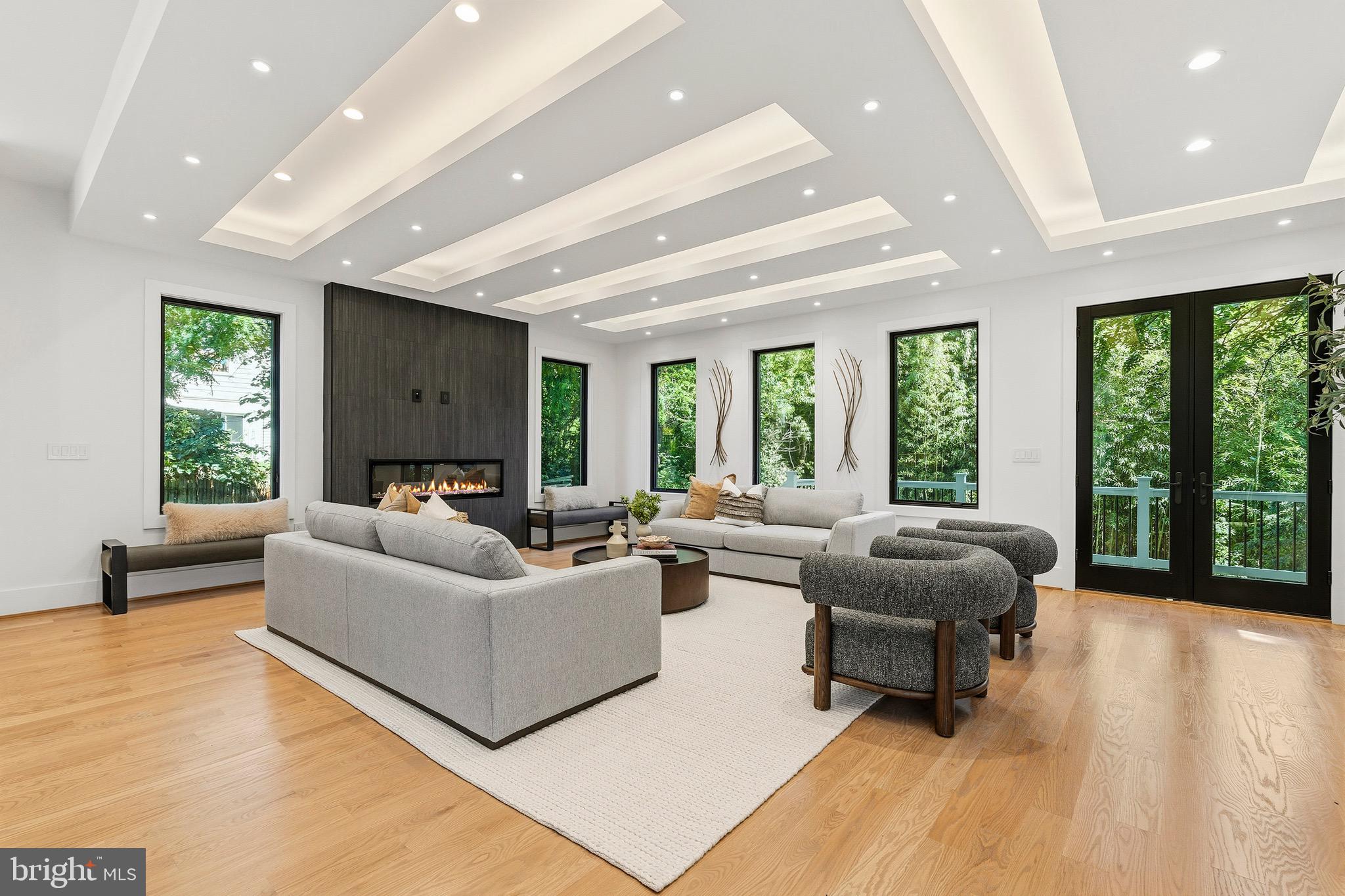 ADDISON HEIGHTS - Residential