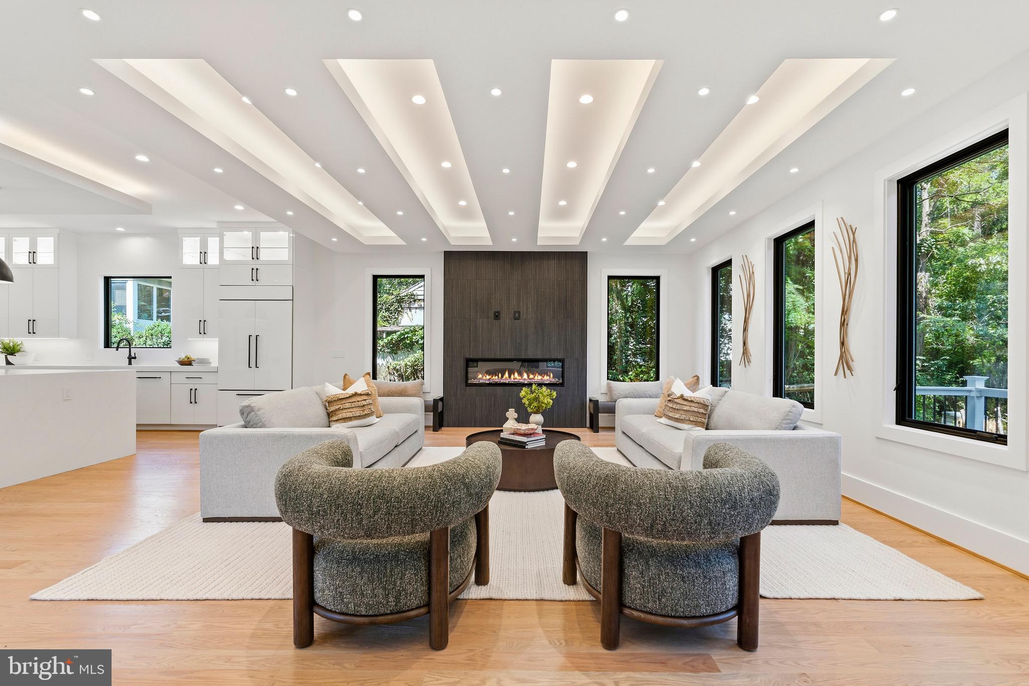 ADDISON HEIGHTS - Residential