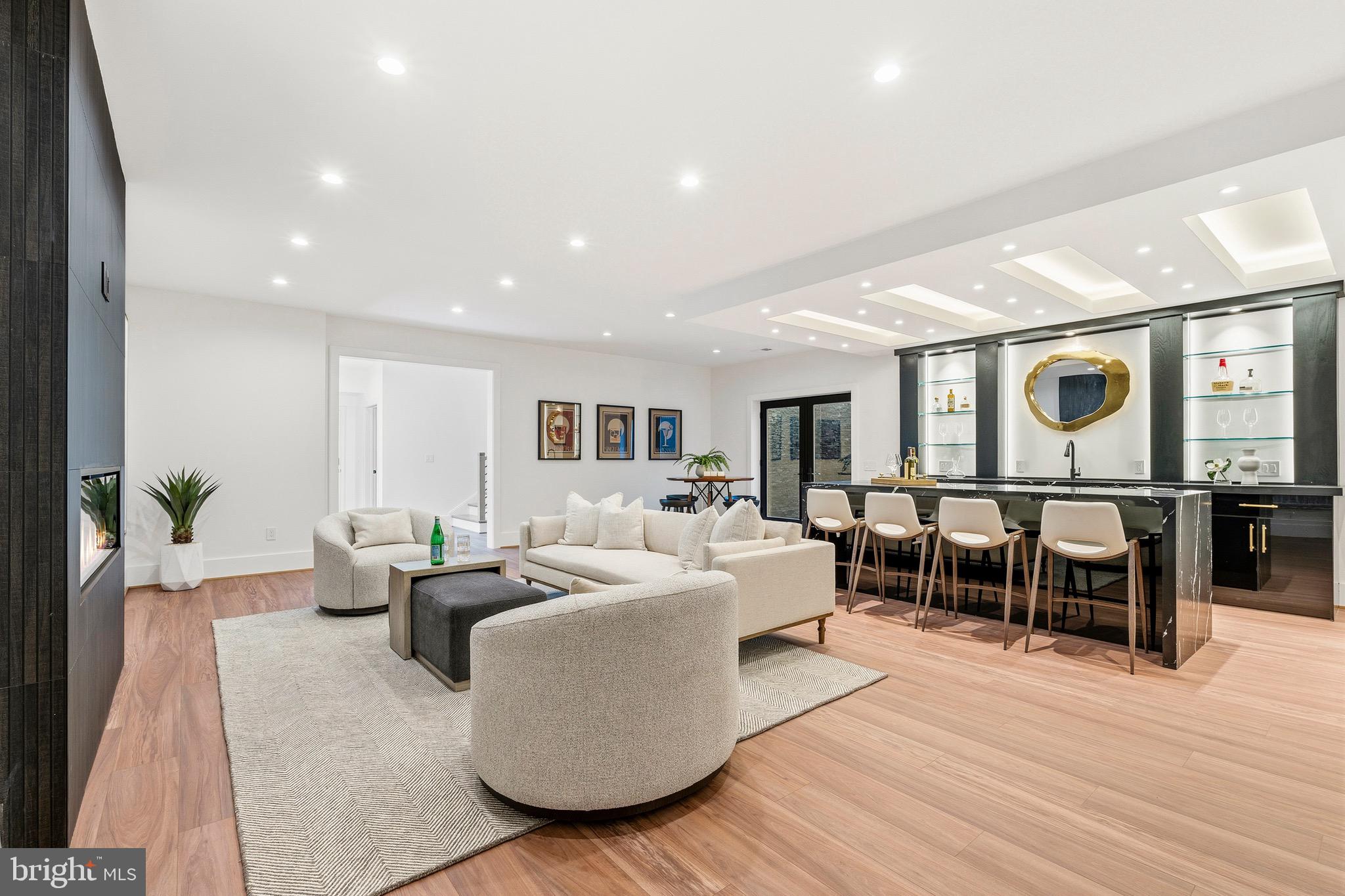 ADDISON HEIGHTS - Residential