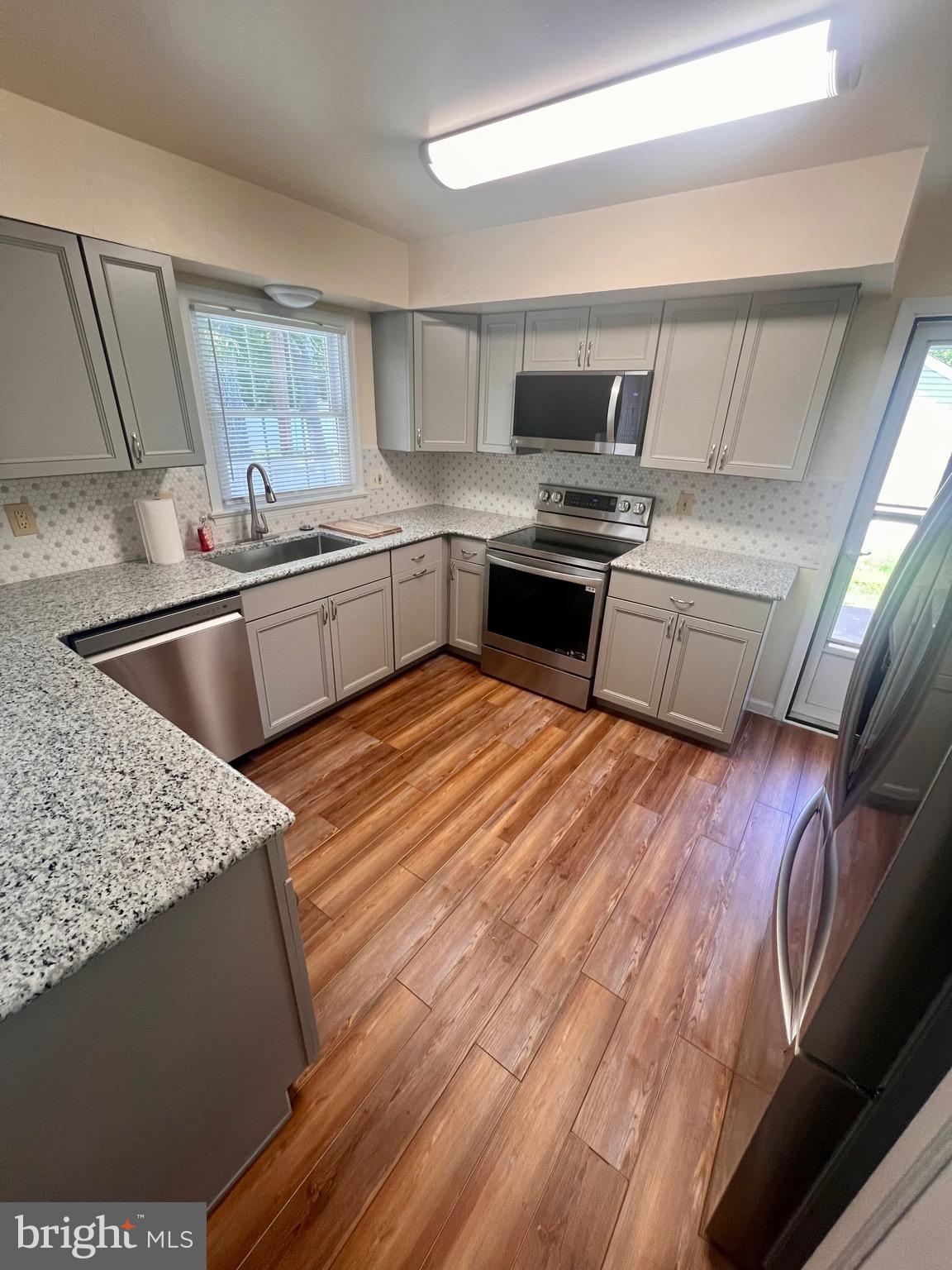 GREENVIEW KNOLLS - Residential