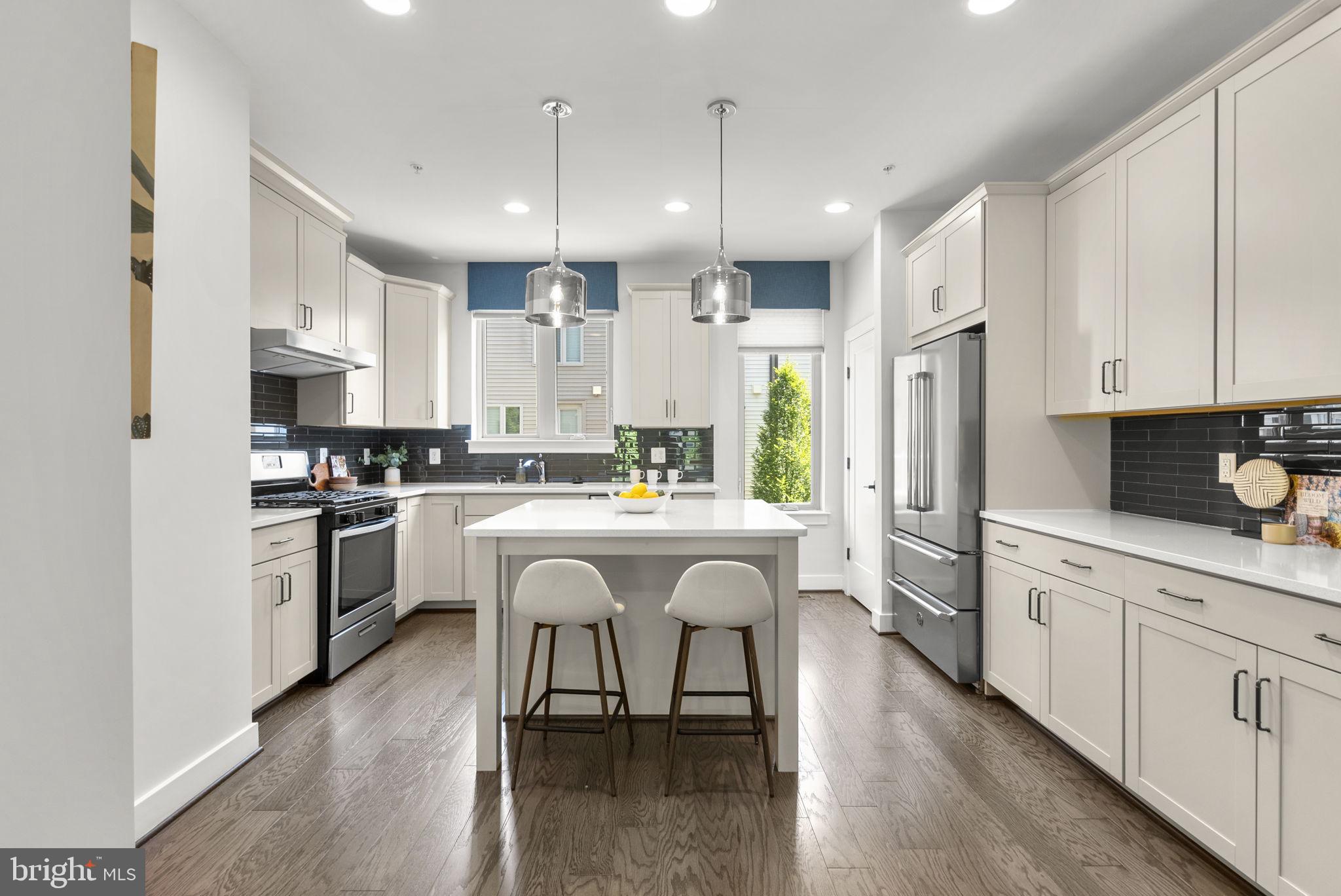 CHAPMAN ROW AT TWINBROOK METRO - Residential