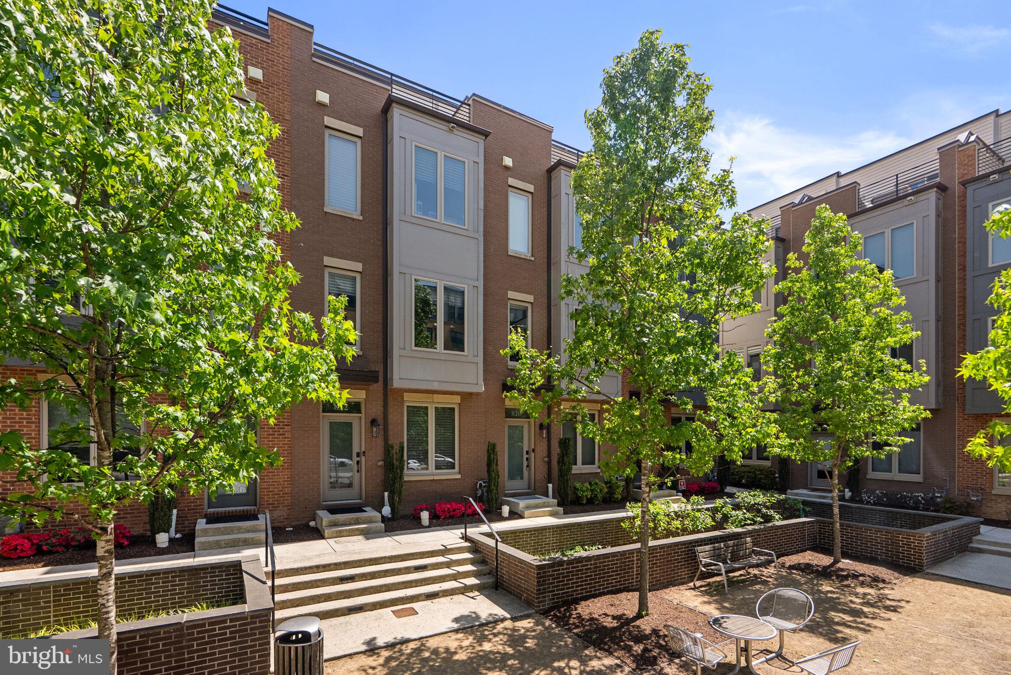 CHAPMAN ROW AT TWINBROOK METRO - Residential