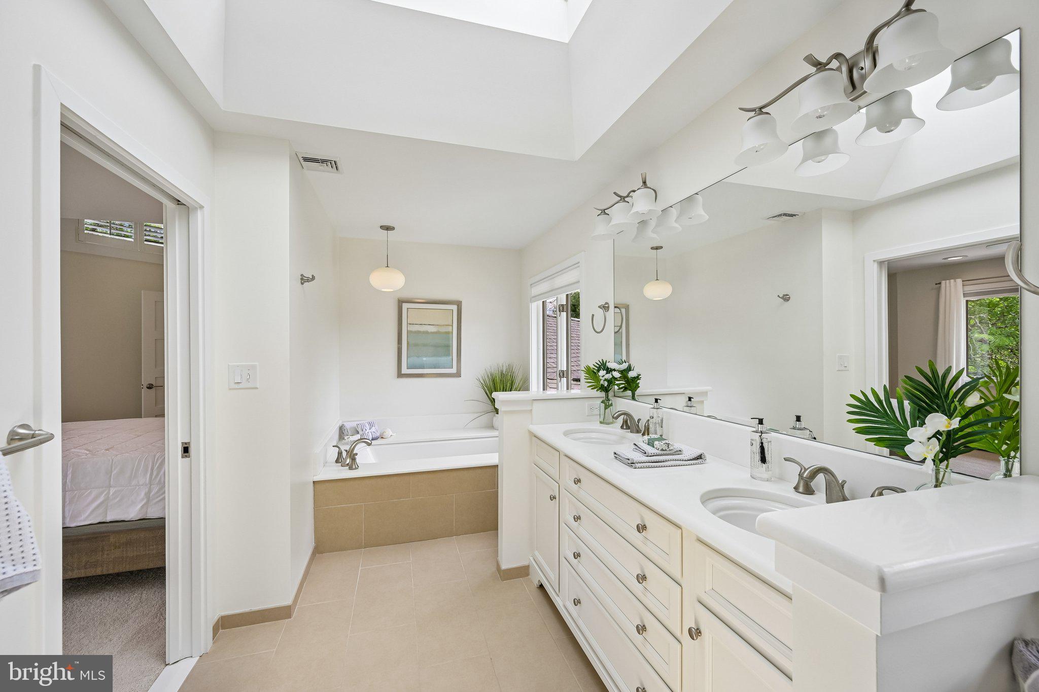 RADNOR HUNT - Residential