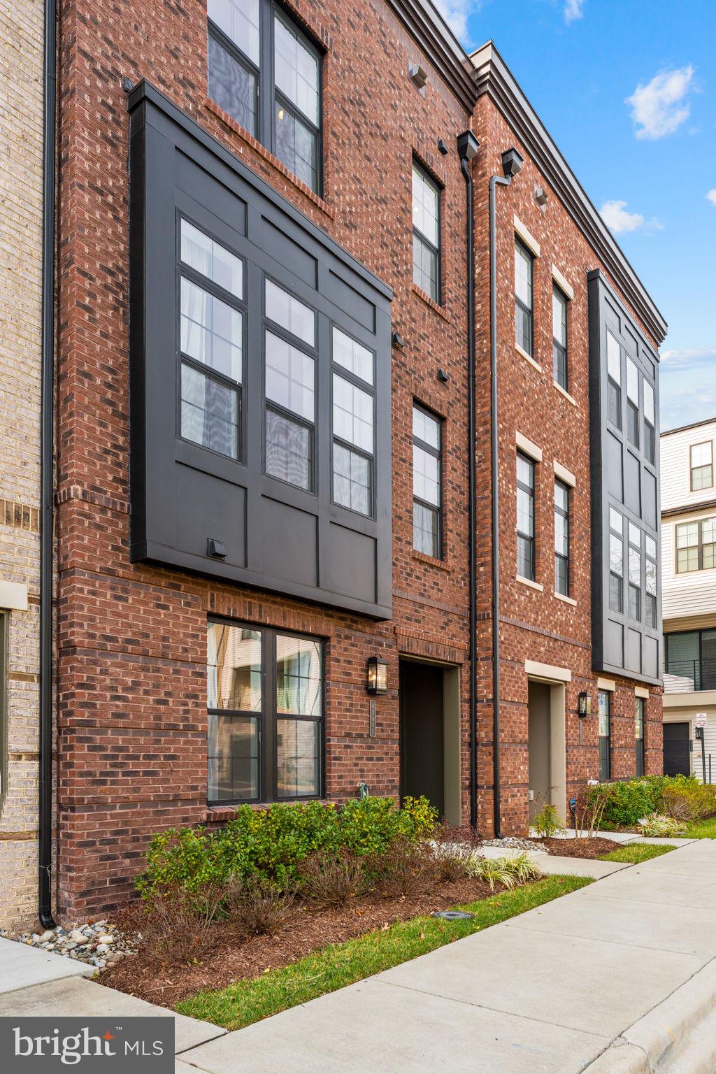METRO WALK AT MOOREFIELD STATION - Residential