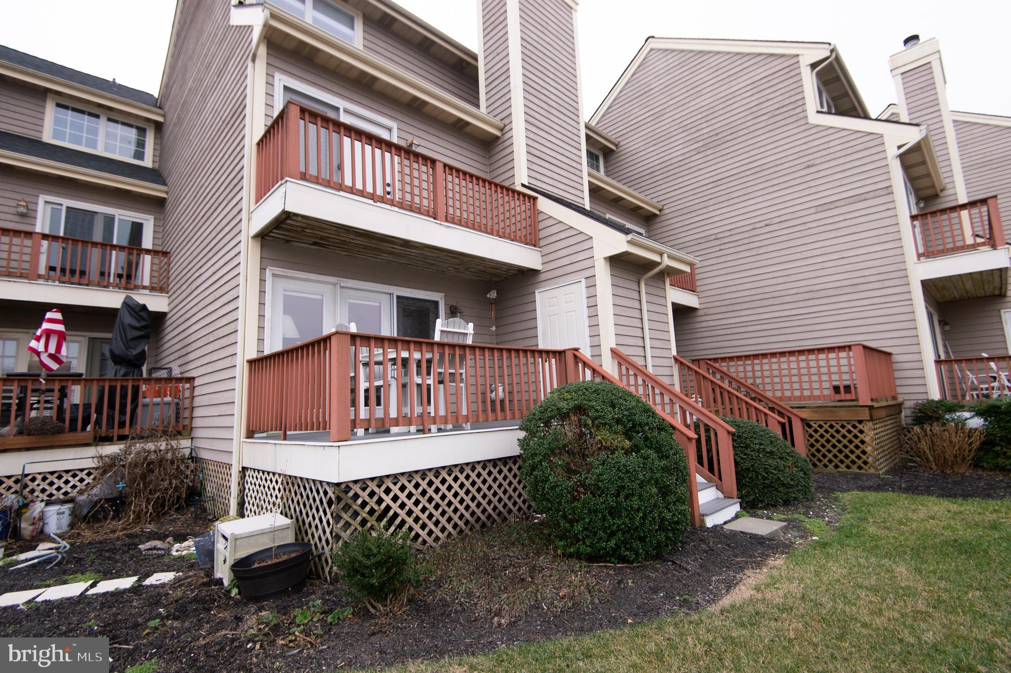 Waterfront townhome -Enjoy  low maintenance living on the Warwick River in Secretary, MD. Relax on your back deck, just steps from your boat.  Included is a 20,000 lb. boat lift (owner stored a 38' boat here)    with water and electric at the dock.  Quick boat trip to Suicide Bridge Restaurant,  the Hyatt, with quick access to the Choptank River and points beyond. The home is   bright and airy contemporary/coastal style.  All furnishings are included. The unit has been freshly painted and updated. Enjoy the  wood burning fireplace on chilly winter evenings.  Beautiful hardwood floors. The kitchen has stainless steel appliances, granite countertops, and lots of cabinets. The second level features the primary bedroom with a balcony, walk-in closet, and bath. This level also has a full bath in the hall, a second bedroom, and the laundry area , and hardwood floors.  The third floor is finished and can be a bedroom or flex space.   New roof in 2022. New French doors in the LR and primary BR leading to deck/balcony, and a new composite deck off the LR. Also in 2023, the boardwalks, bulkheading, and boat docks were replaced.