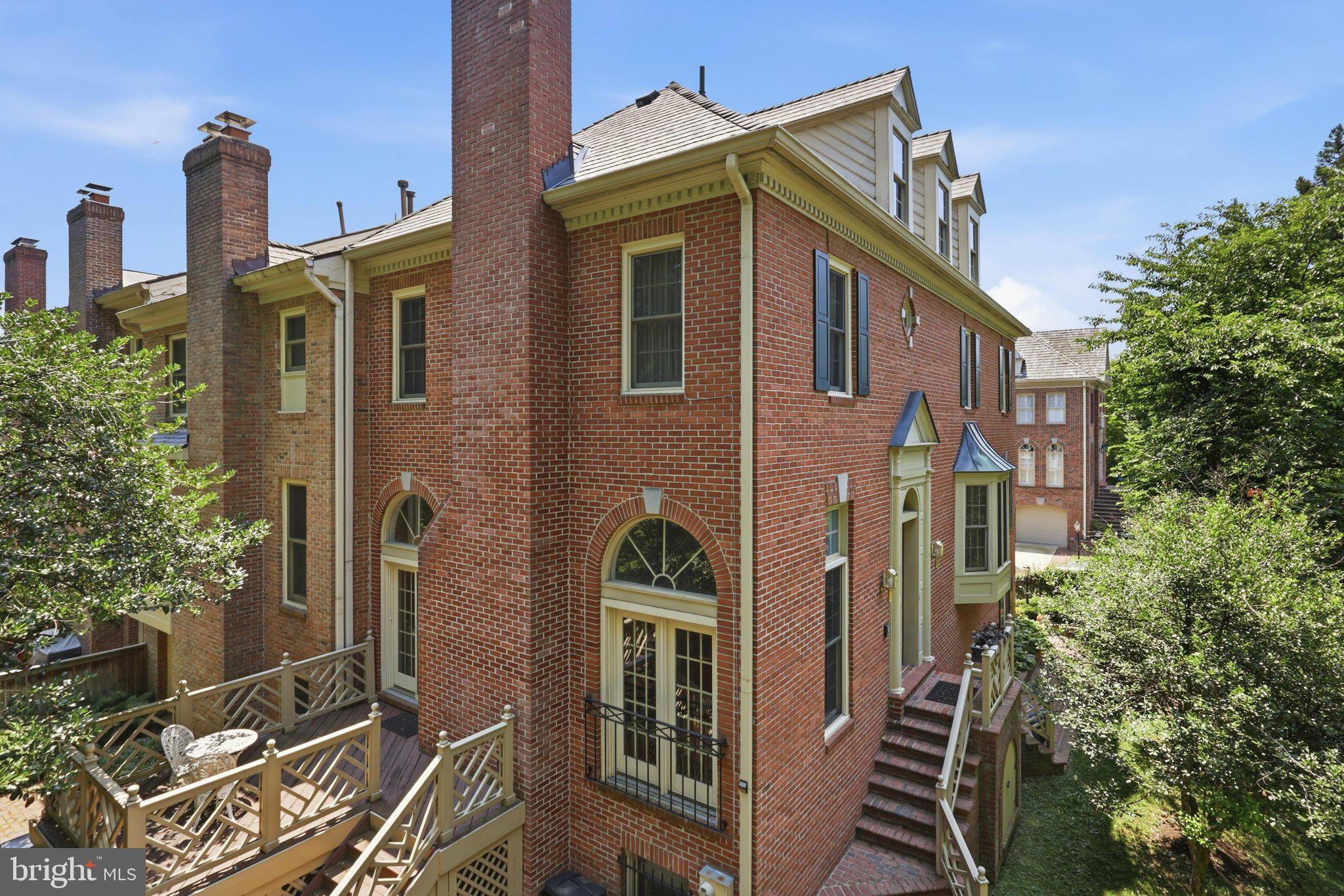 HAMPTON MANOR ESTATES - Residential