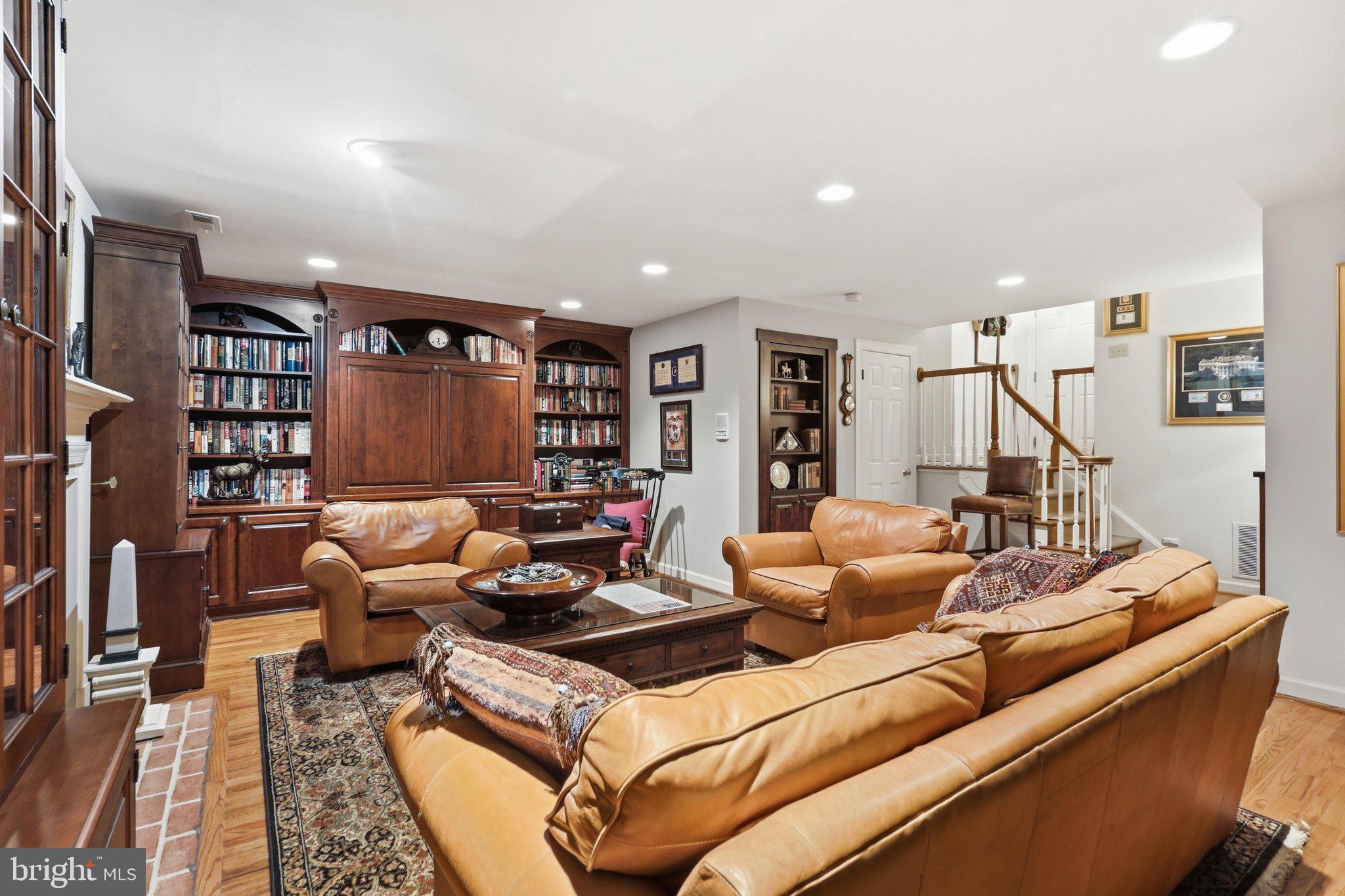 HAMPTON MANOR ESTATES - Residential