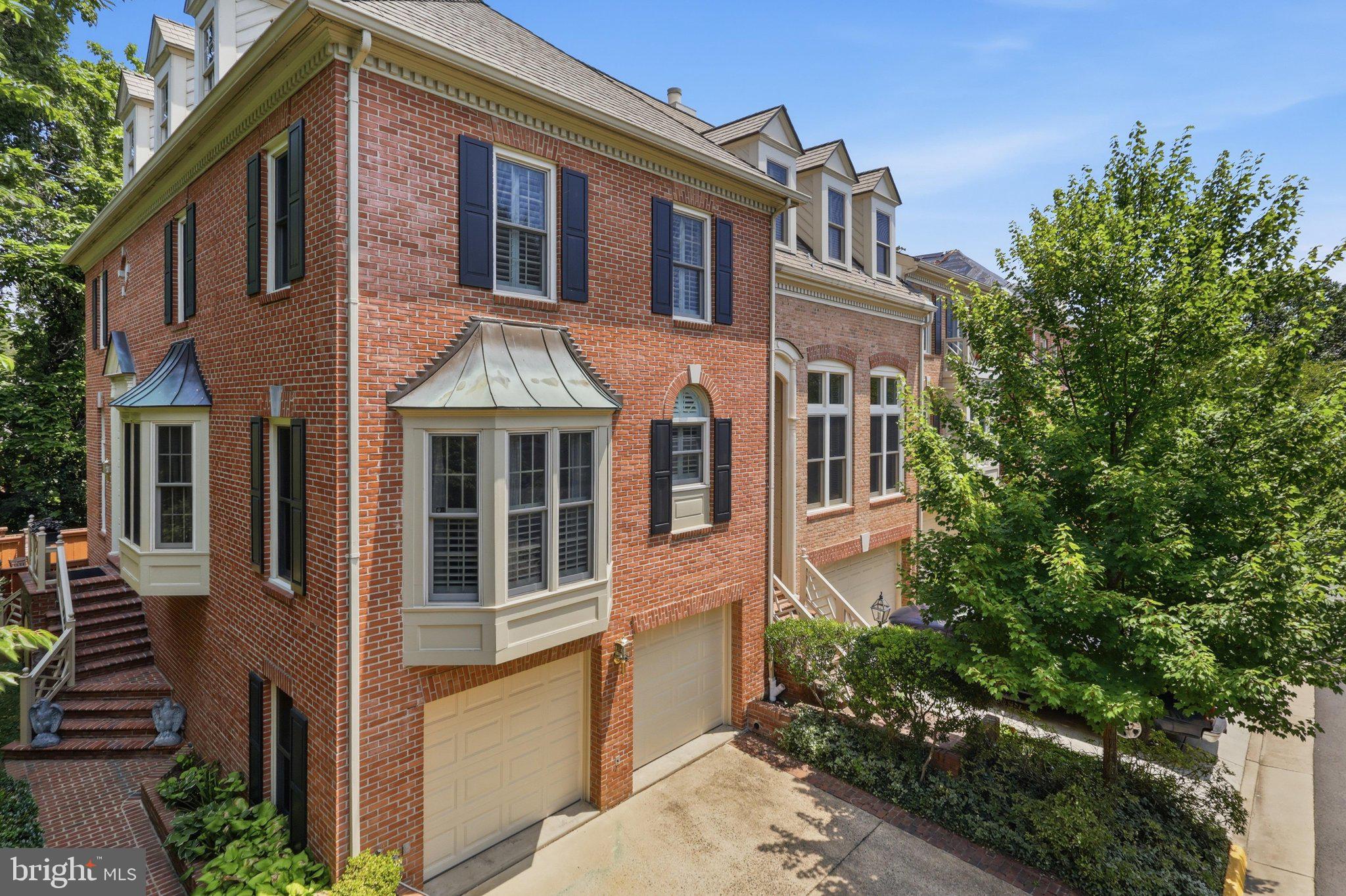 HAMPTON MANOR ESTATES - Residential