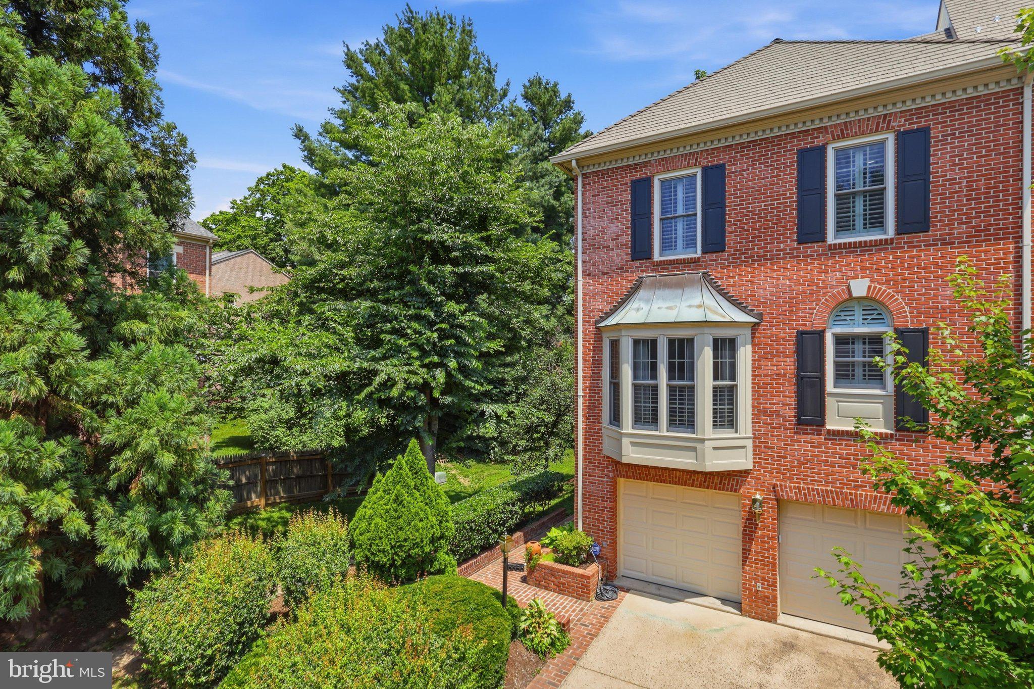 HAMPTON MANOR ESTATES - Residential