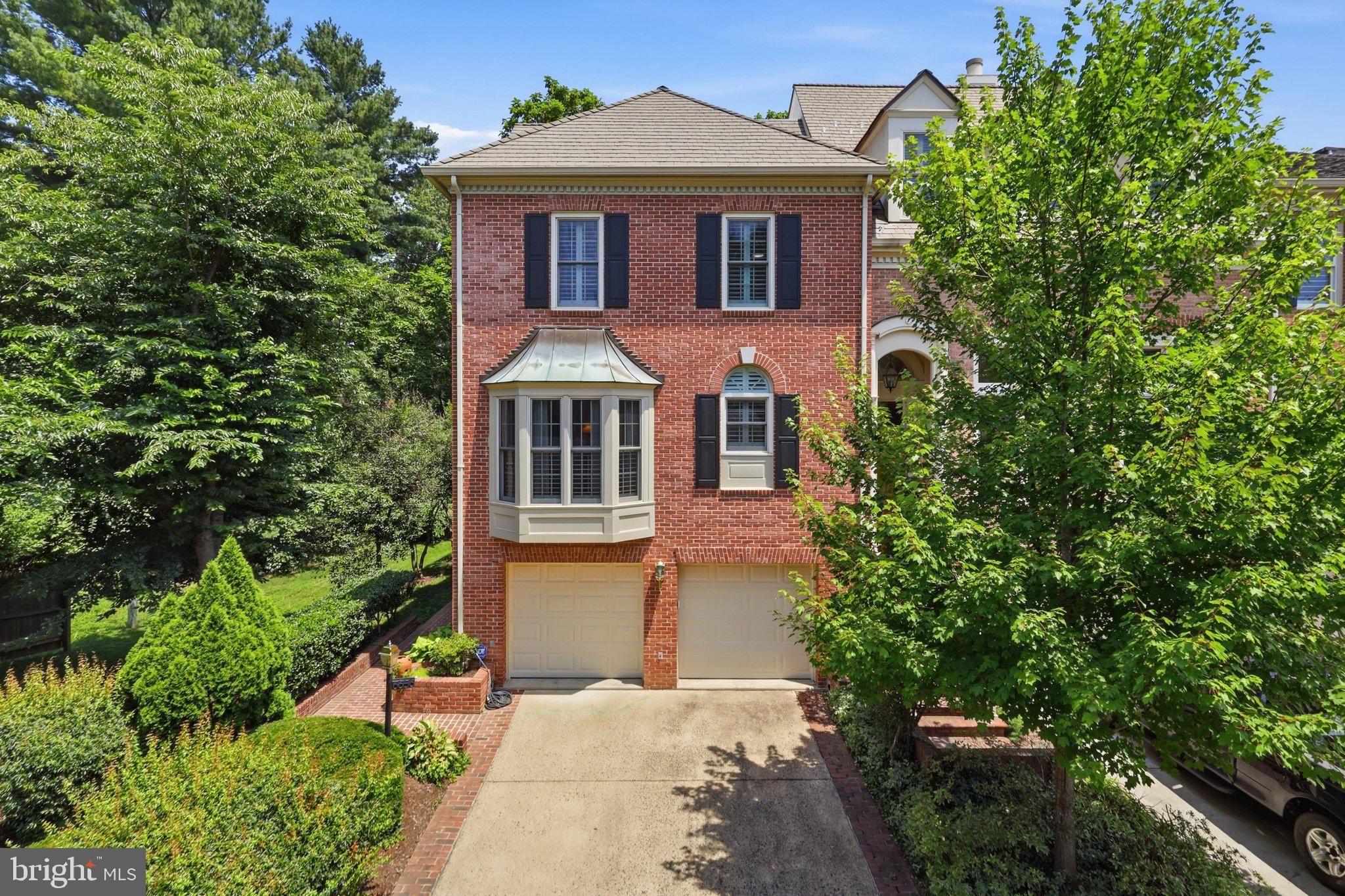 HAMPTON MANOR ESTATES - Residential