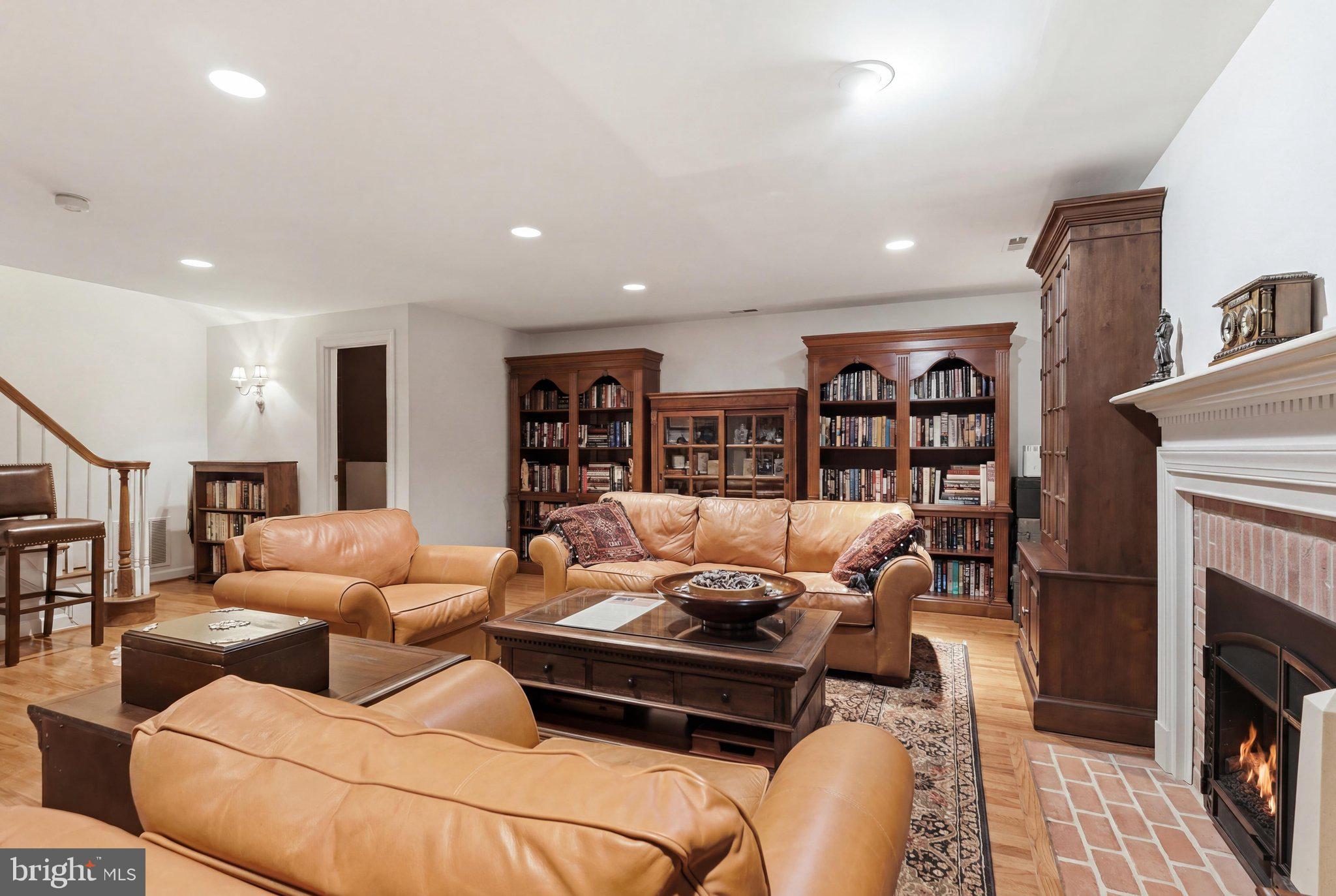HAMPTON MANOR ESTATES - Residential