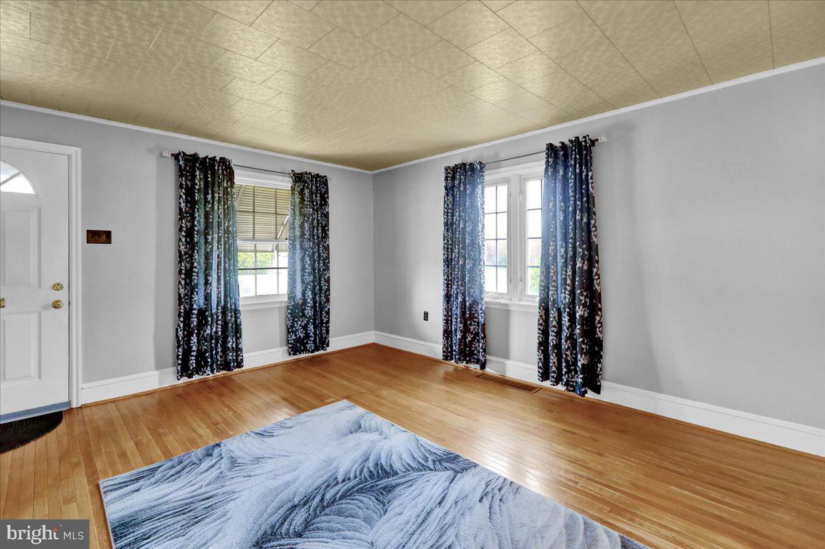 WEST LAWN - Residential