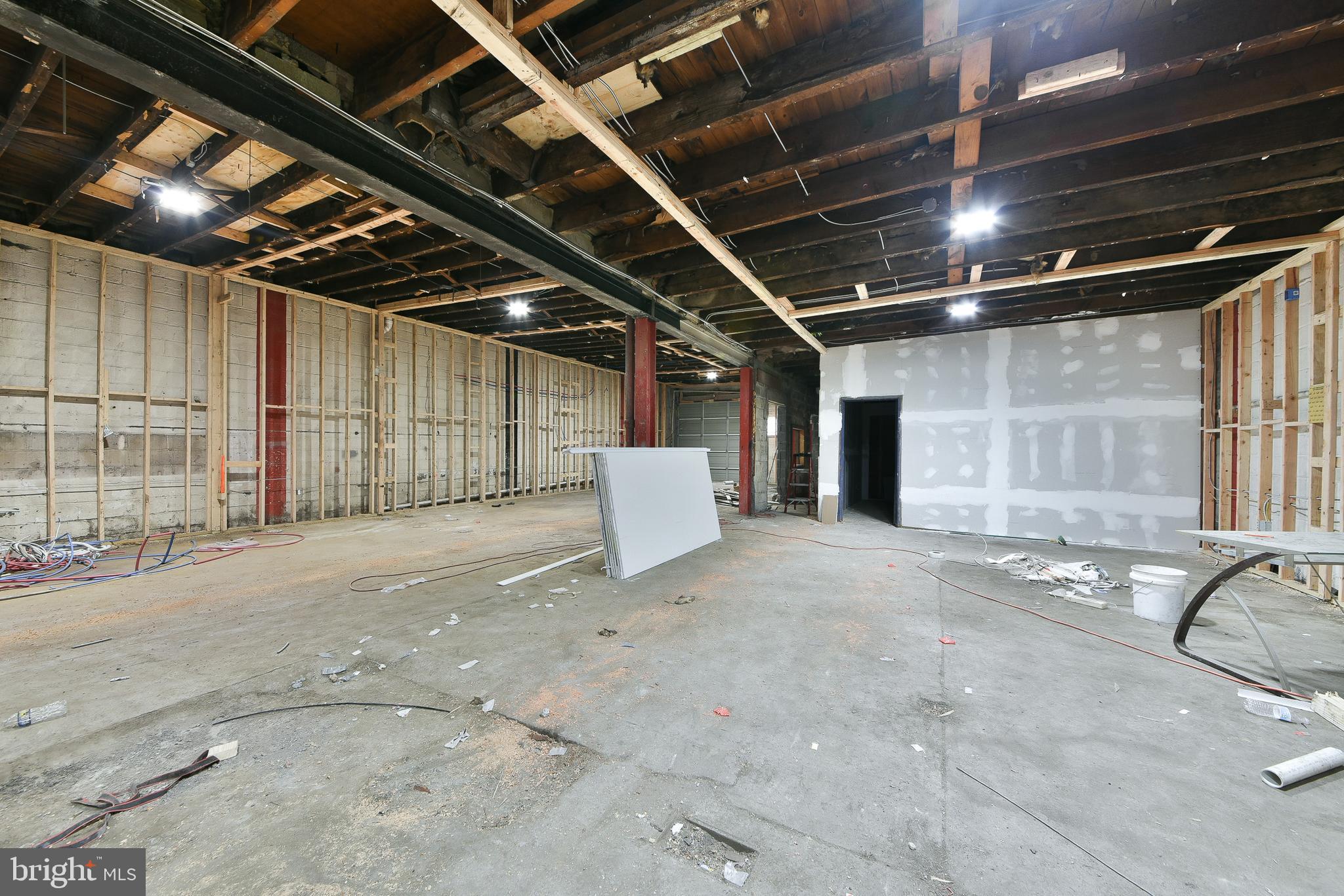 TACONY - Commercial Sale