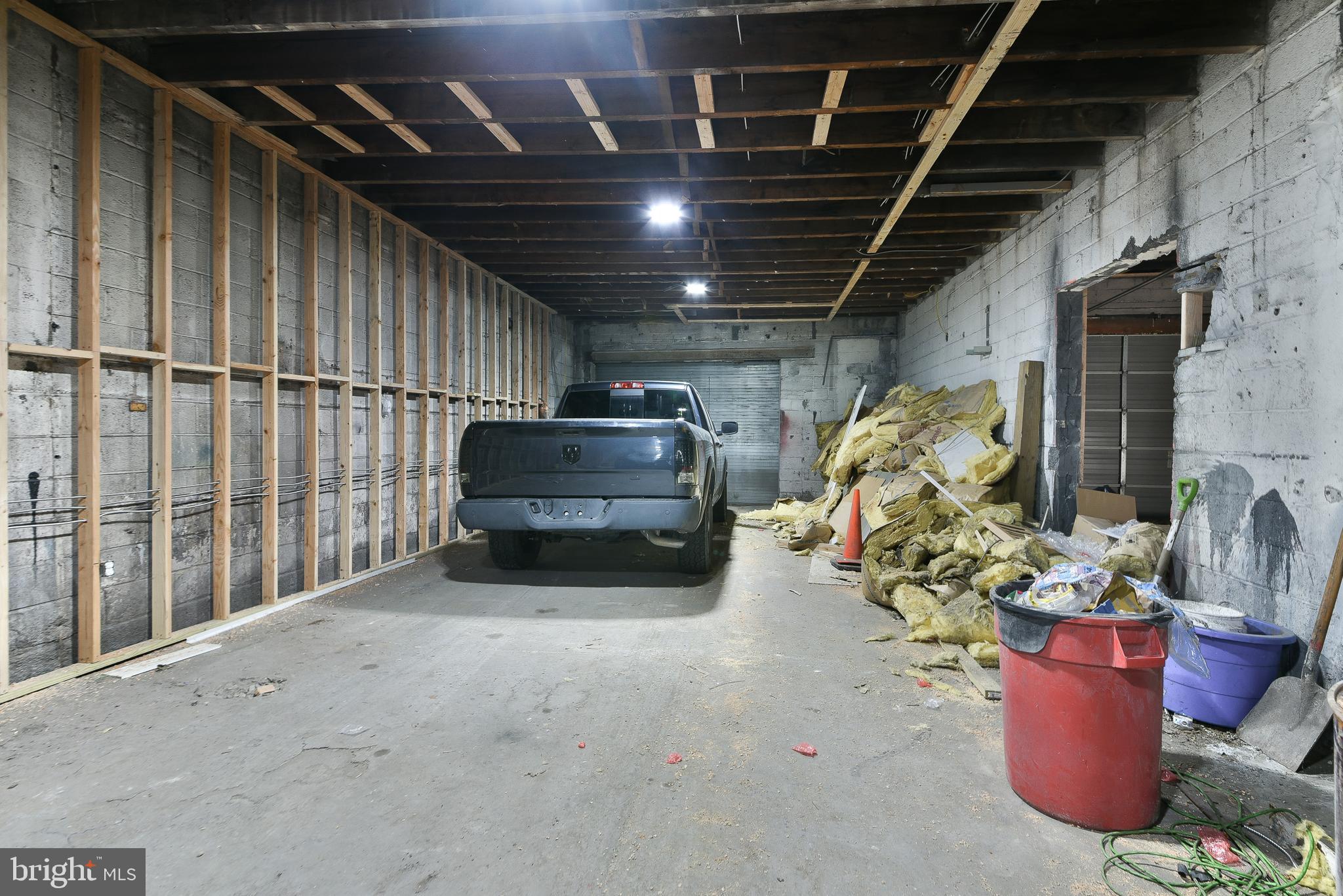 TACONY - Commercial Sale